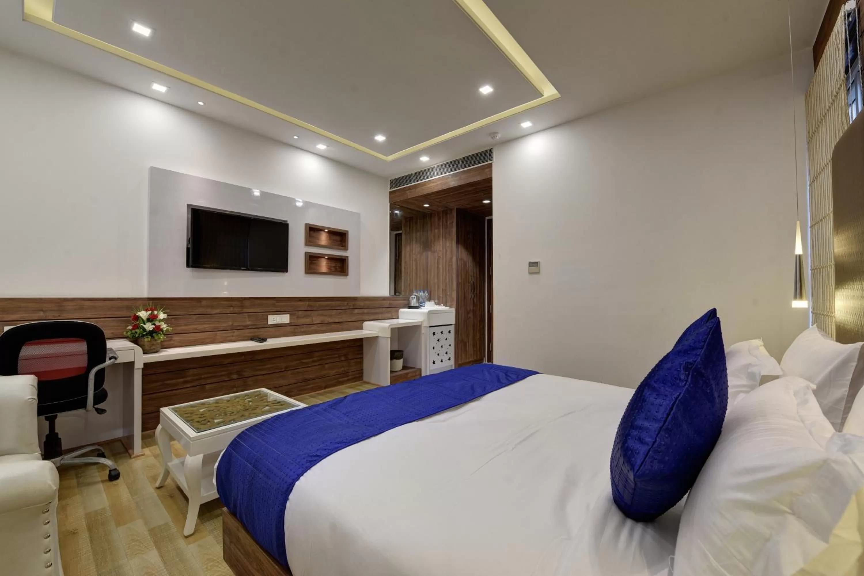 Photo of the whole room, Bed in GOLDEN TREE