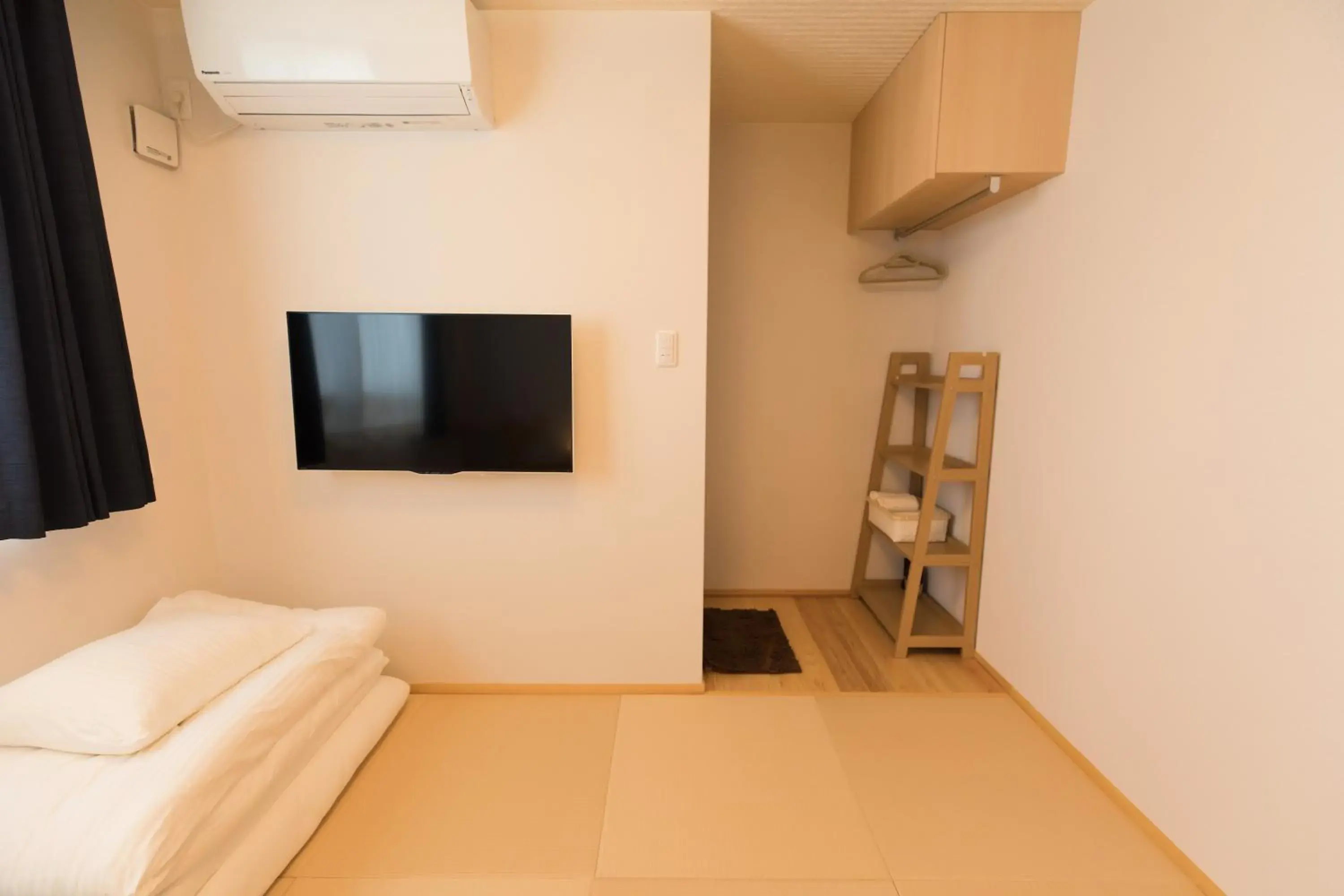Bedroom, TV/Entertainment Center in Onya Tachibana