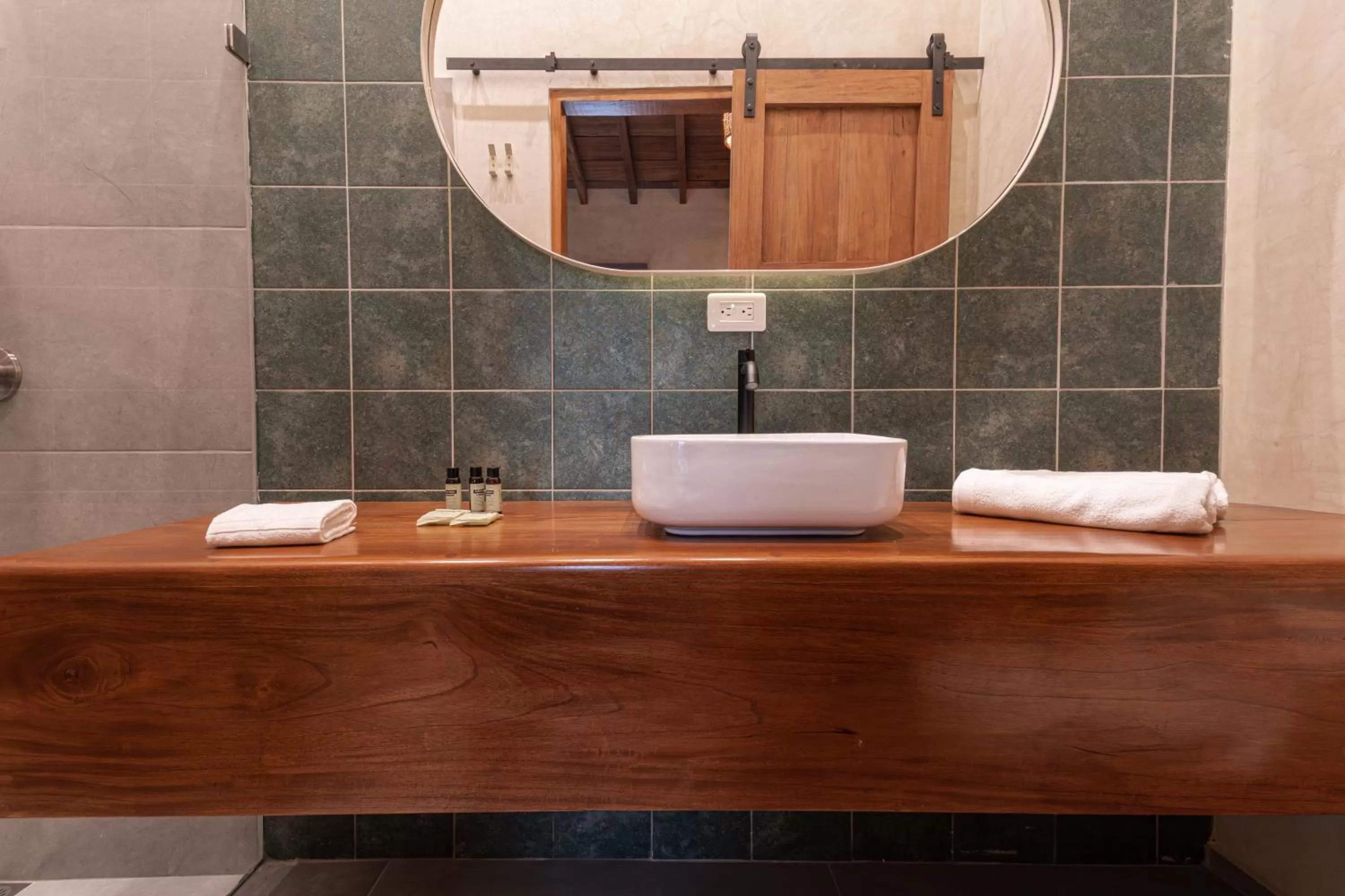 Bathroom in Soy Local Insignia