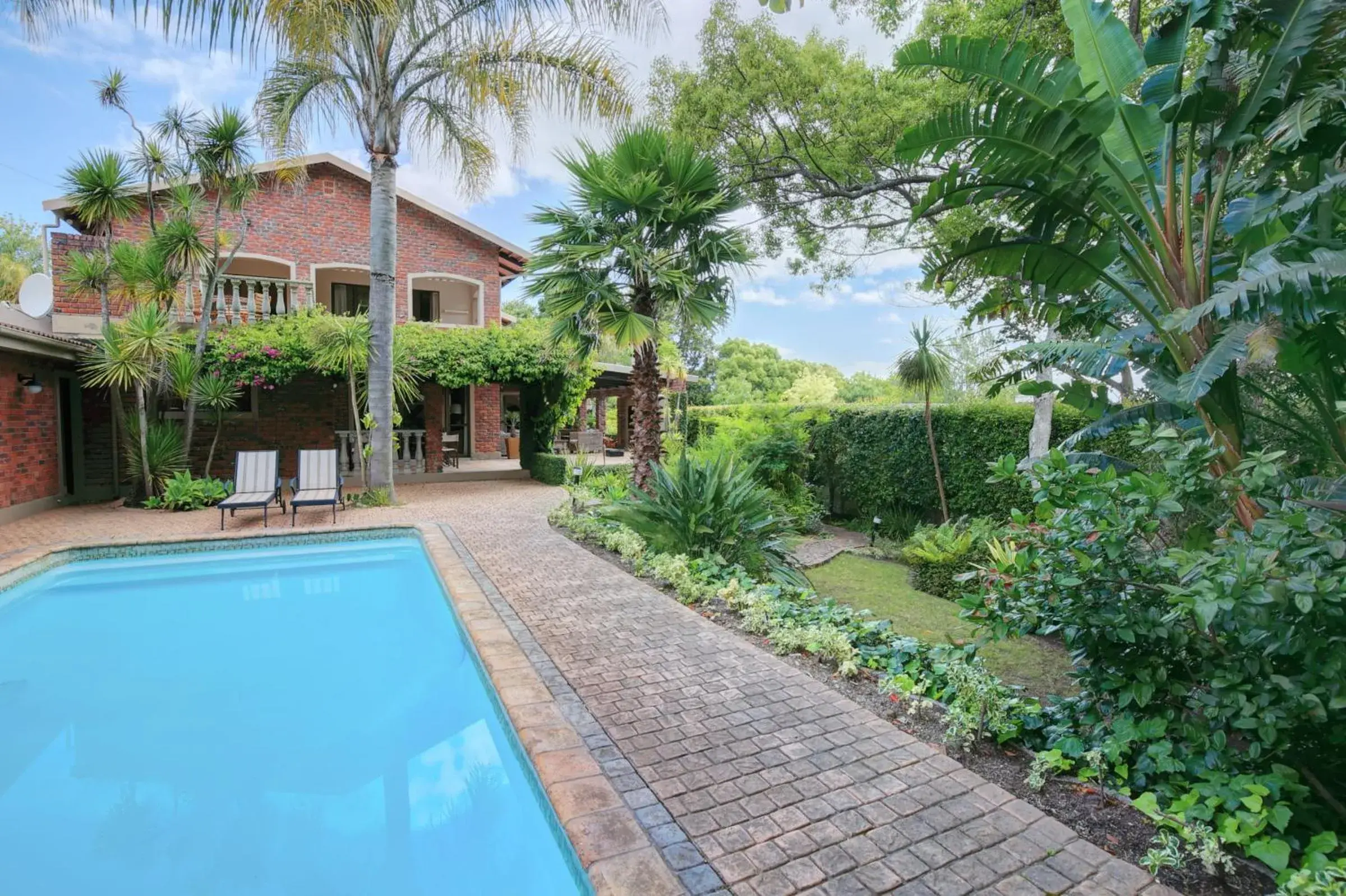 Swimming pool, Property Building in Aziza Guest House