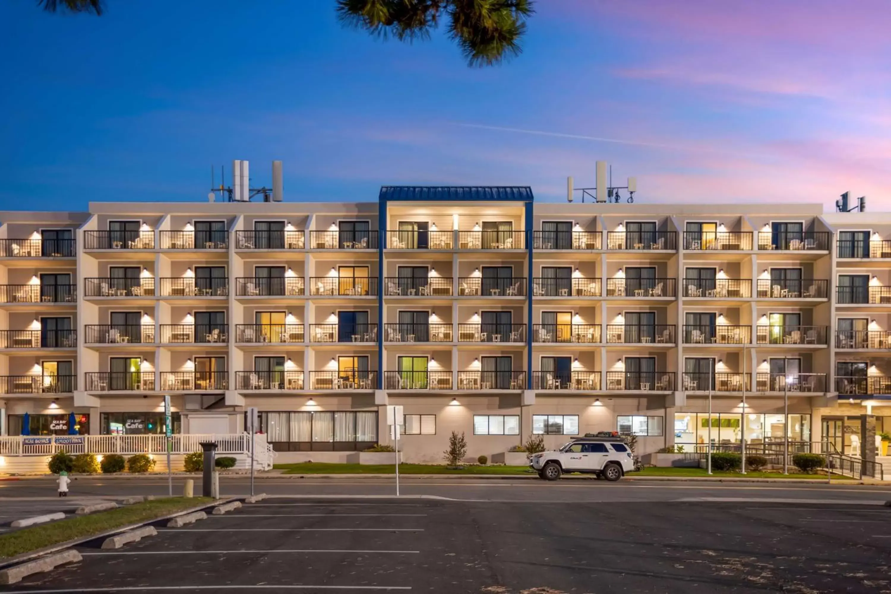 Property building in Best Western Plus Ocean City Property building in Best Western Plus Ocean City