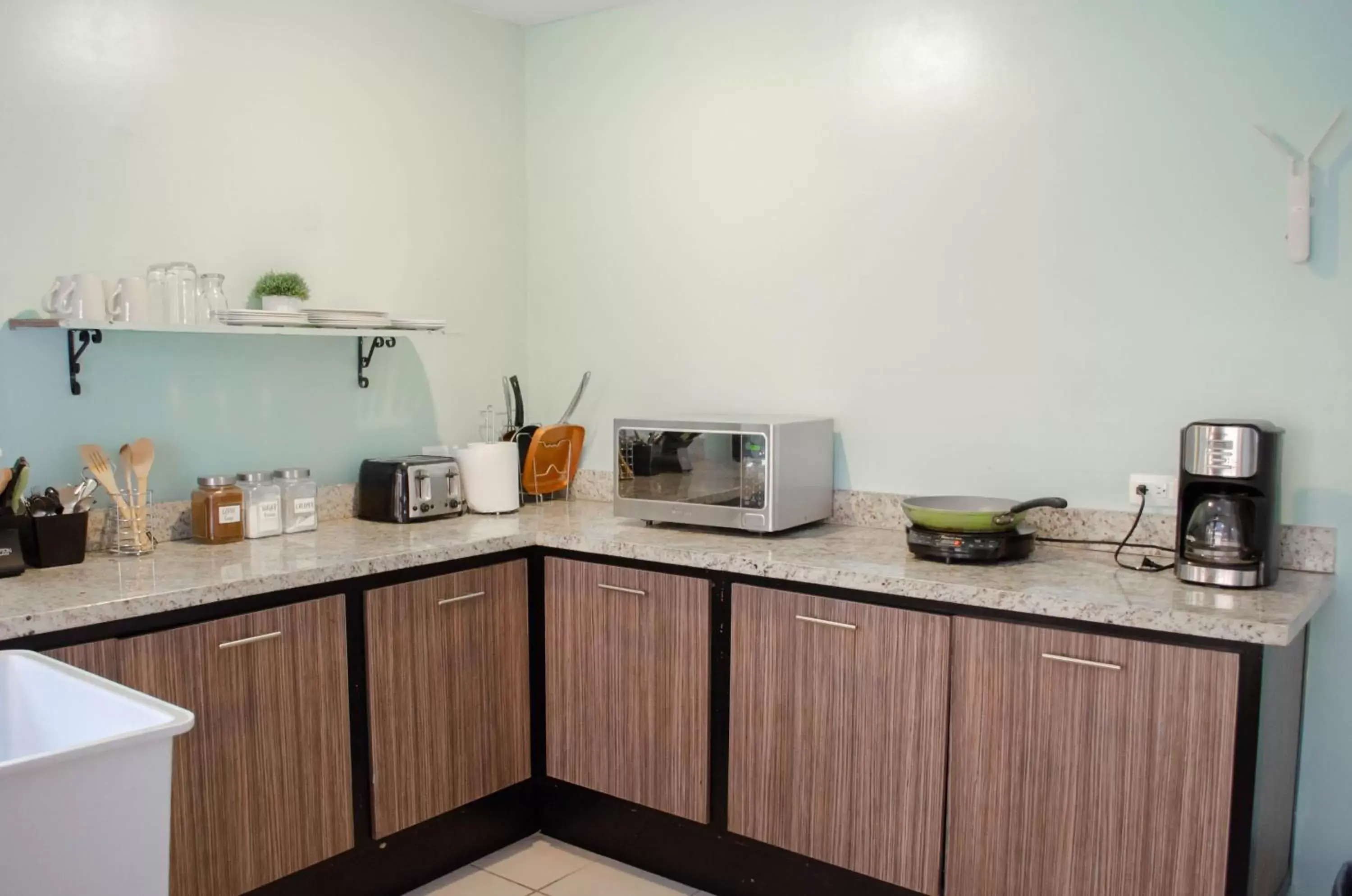 Communal kitchen, Kitchen/Kitchenette in Pedregal Suites - Marina and Downtown