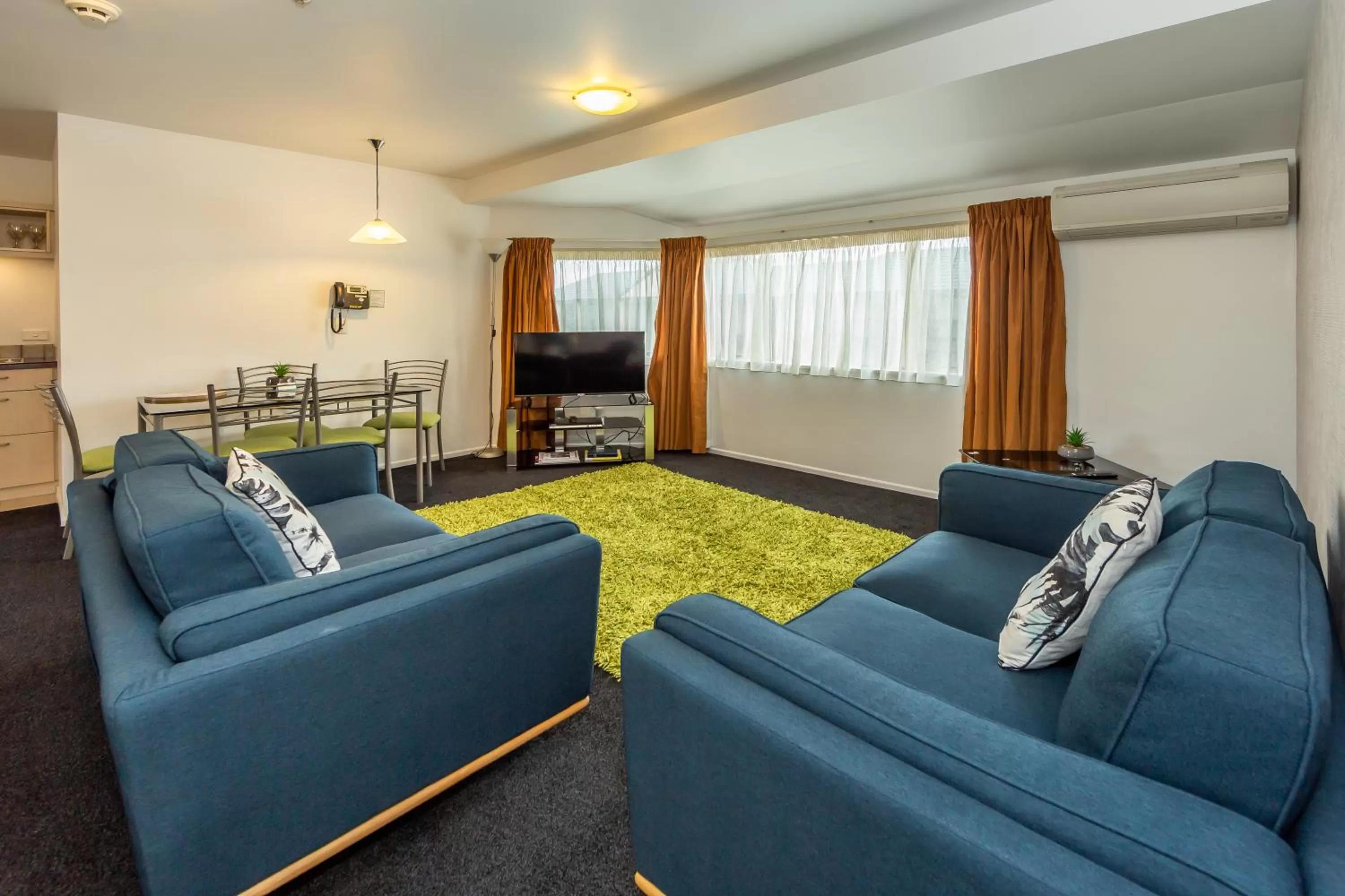 TV and multimedia in Roma On Riccarton Motel