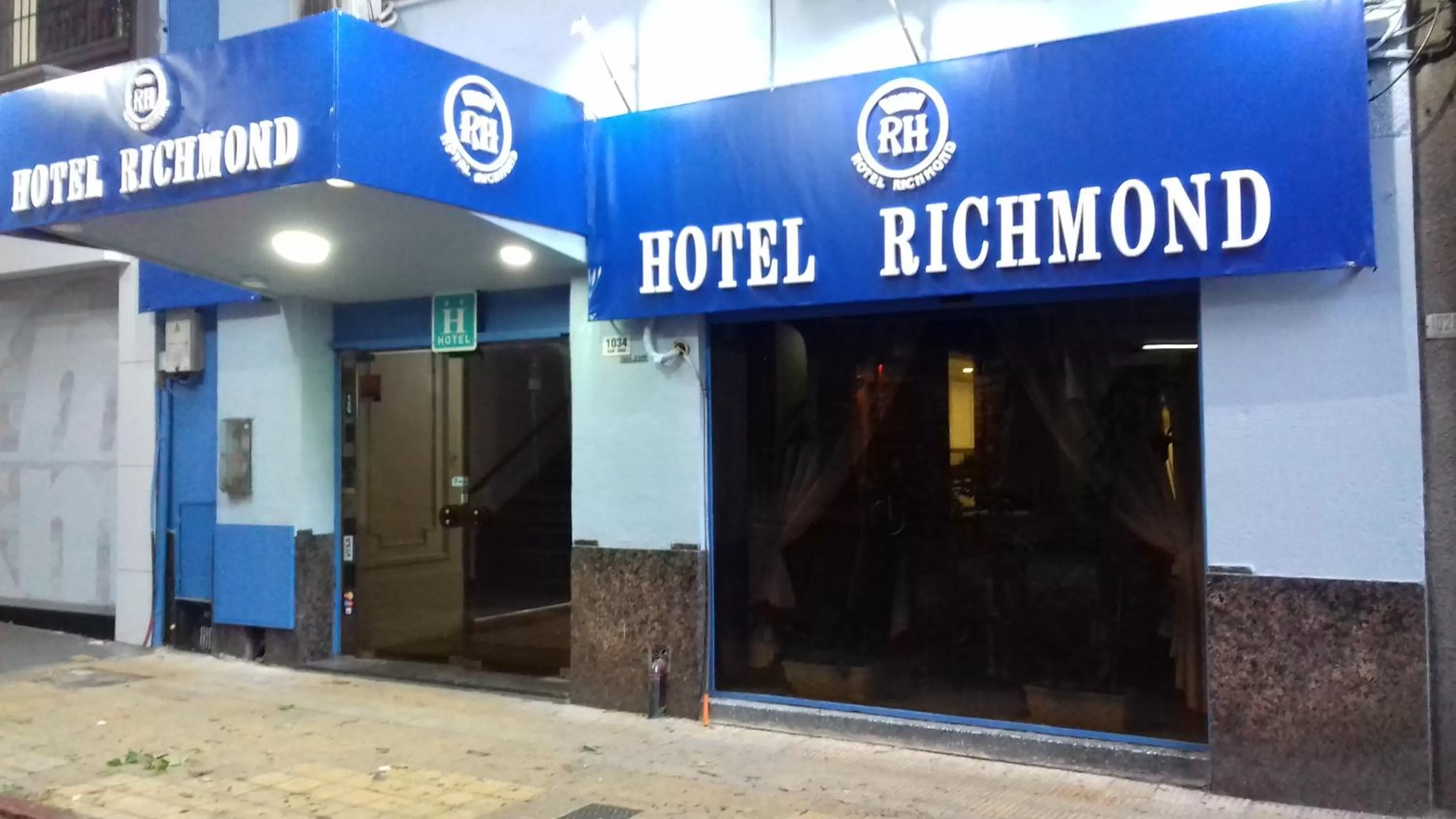 Facade/entrance in Hotel Richmond