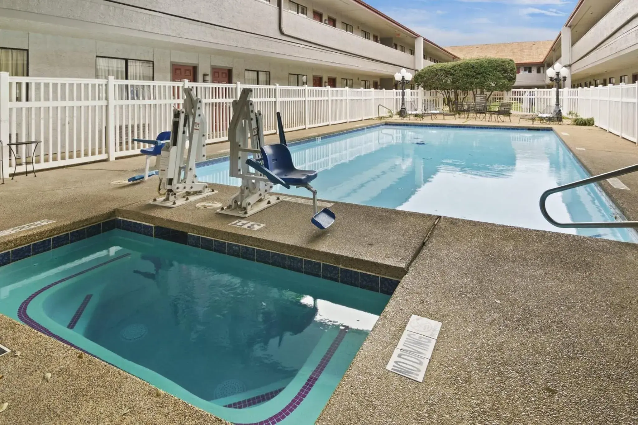 Swimming Pool in Red Roof Inn & Suites Irving - DFW Airport South