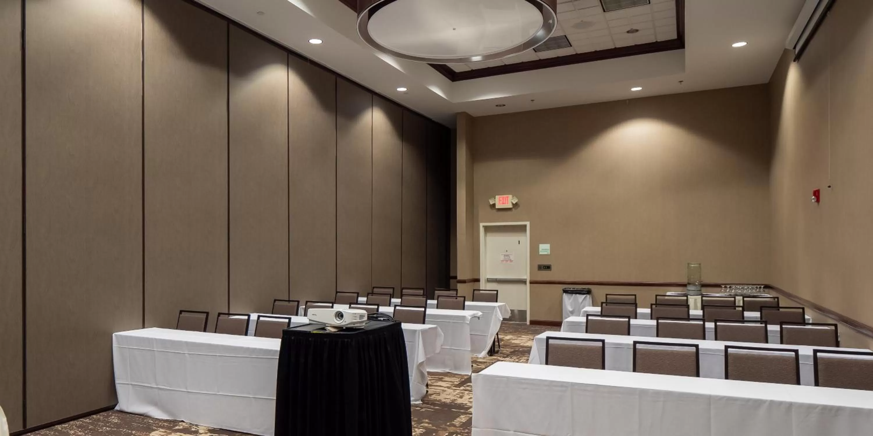 Meeting/conference room in Holiday Inn Conference Center Marshfield by IHG
