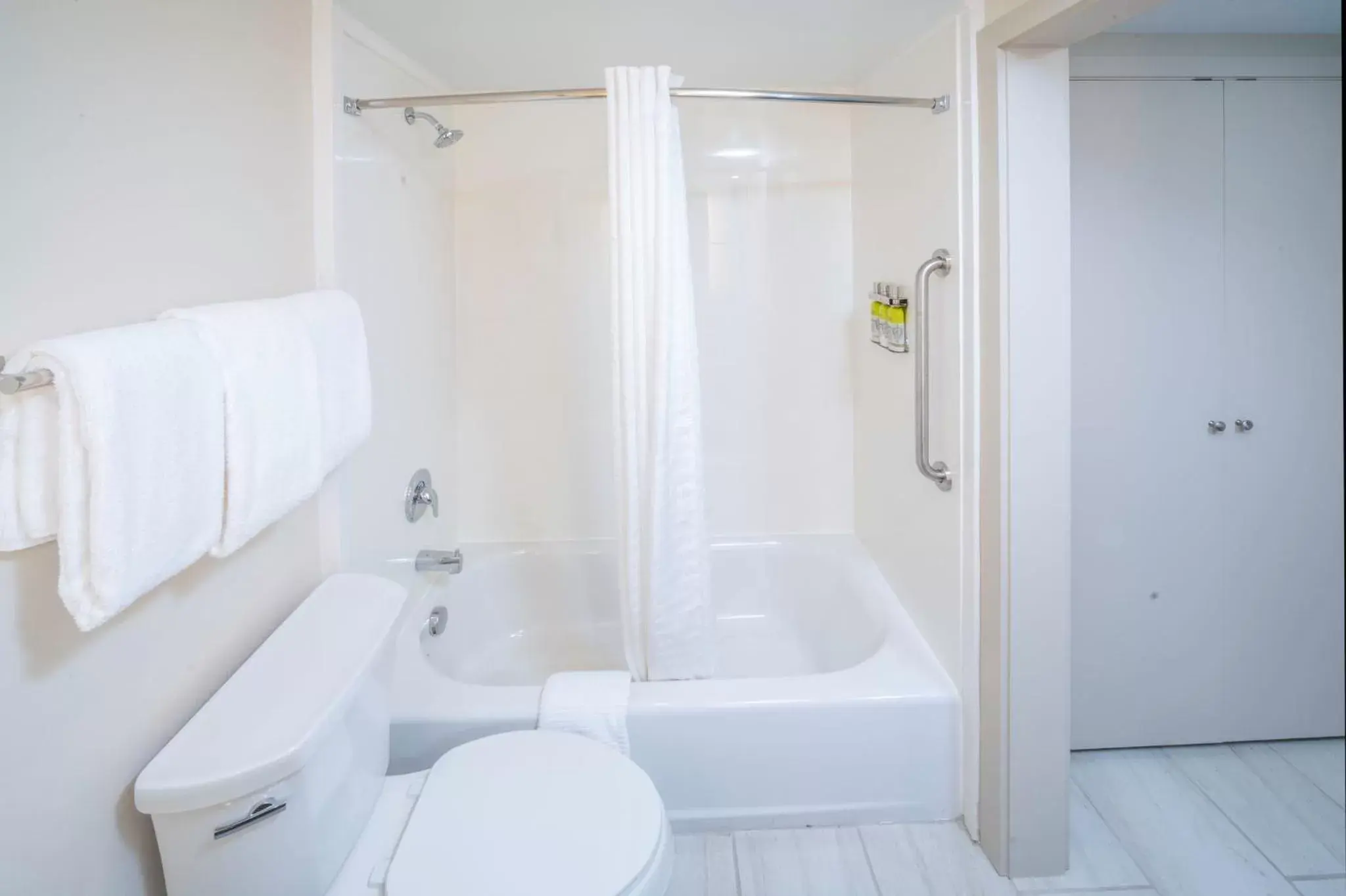 Bathroom in Candlewood Suites Charleston – Mt. Pleasant, an IHG Hotel