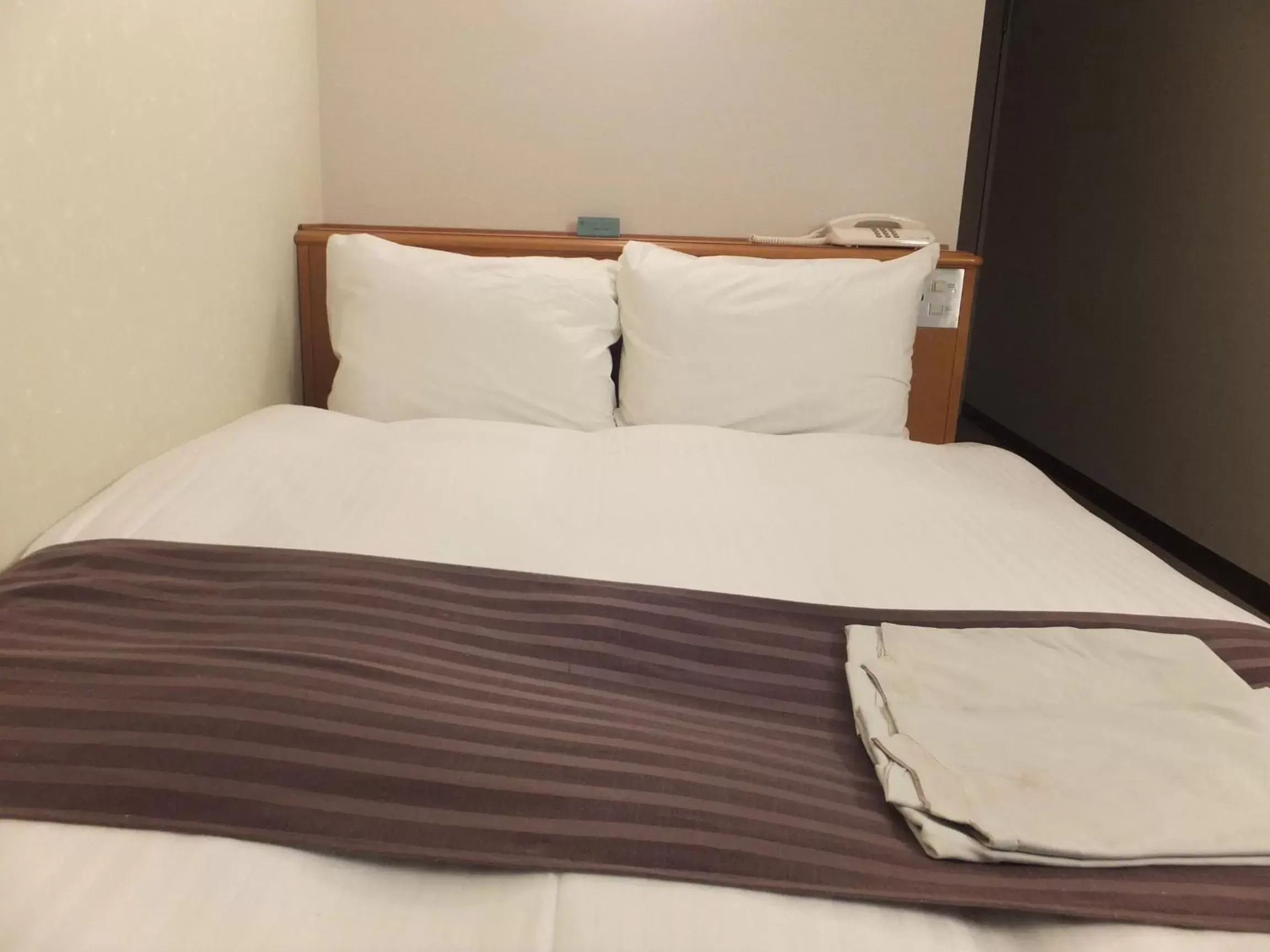 Bed in Tottori City Hotel