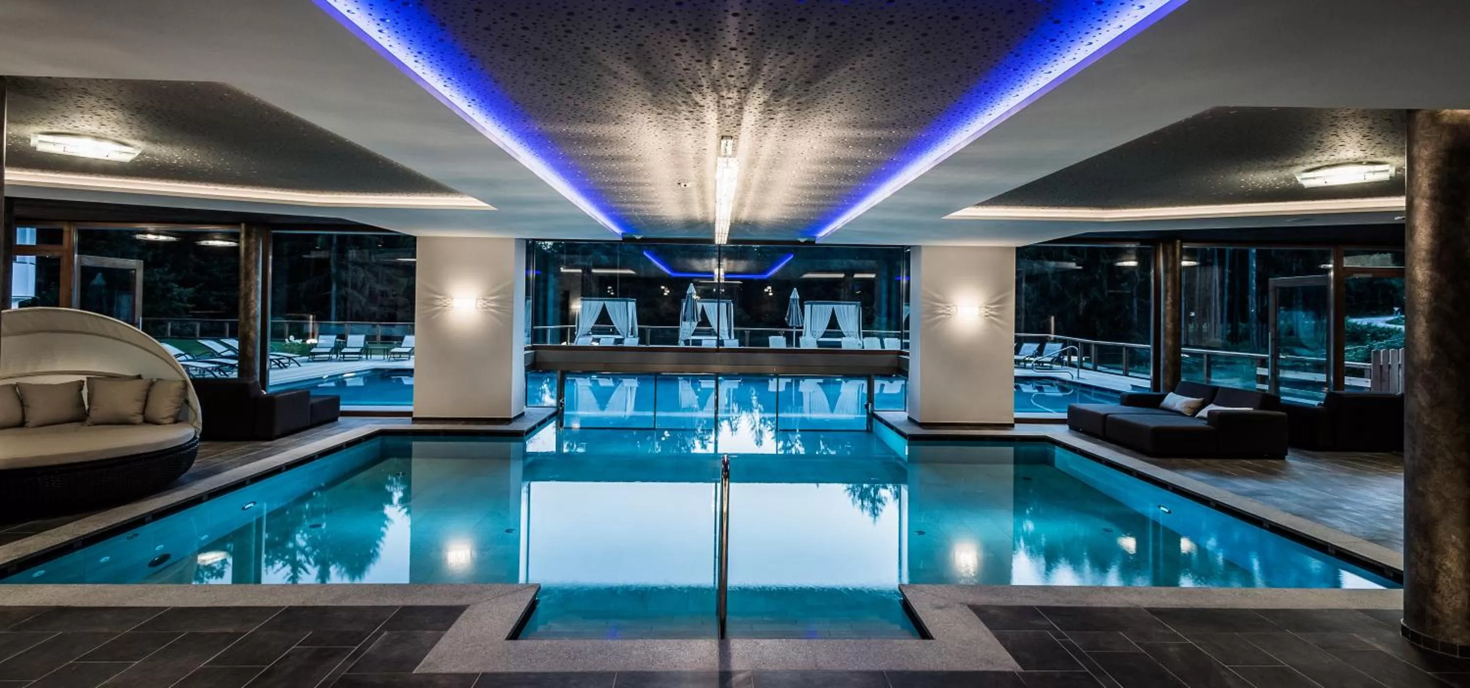 Swimming pool in Hotel Weiher Green Lake