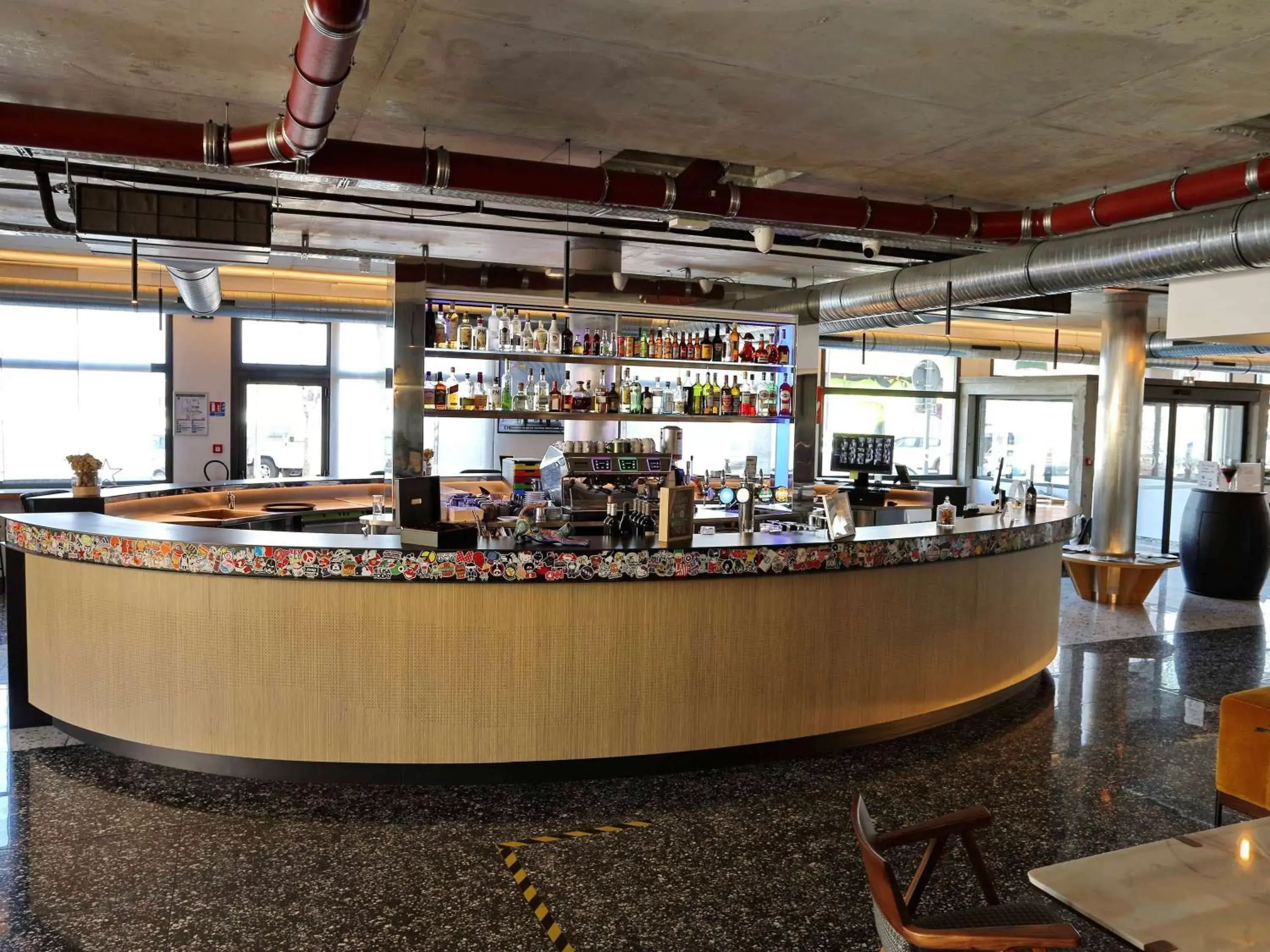 Lounge or bar, Lounge/Bar in ibis Styles Ajaccio Napoleon
