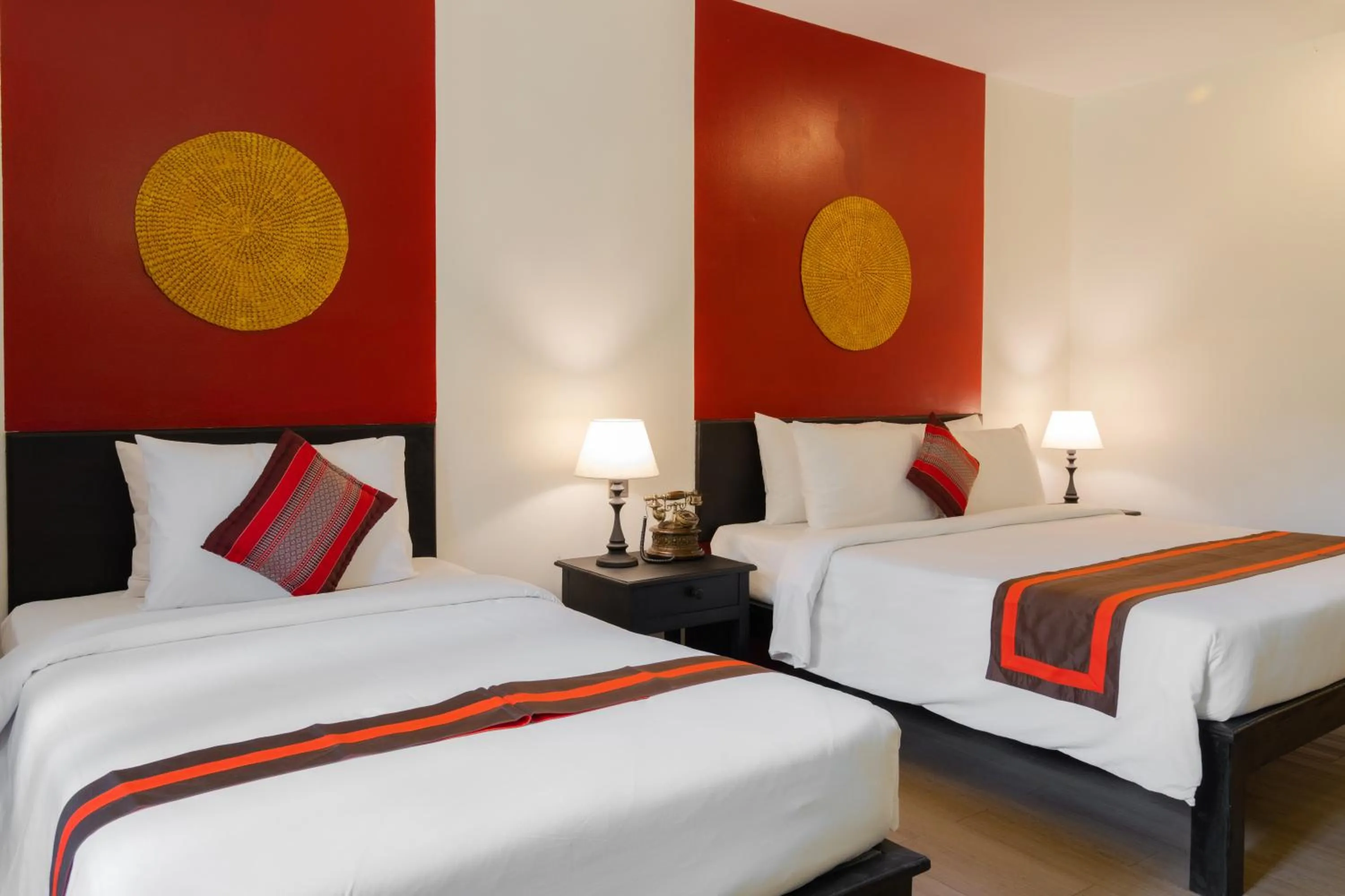 Photo of the whole room, Bed in Pandora Suite D'Angkor