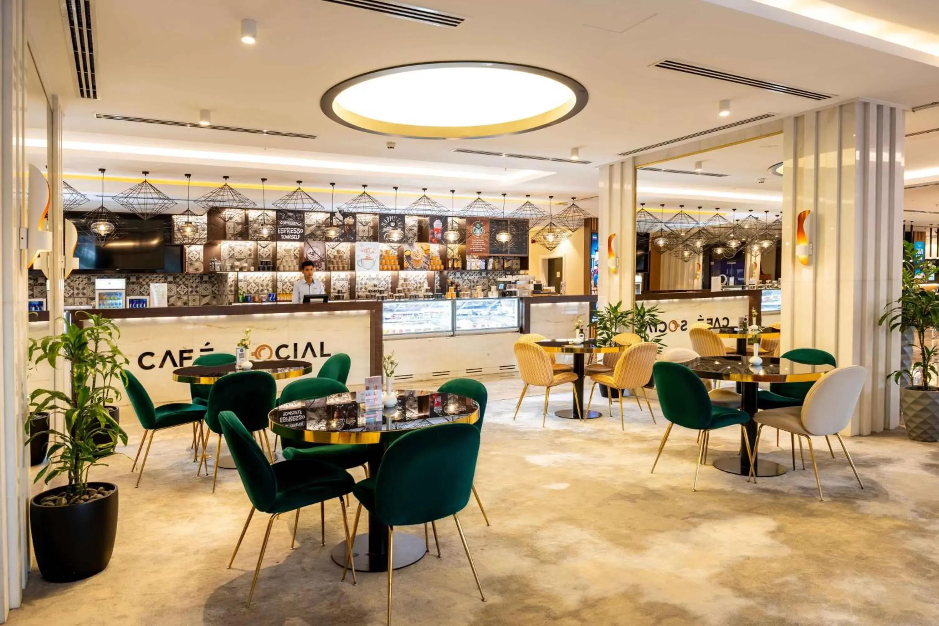Restaurant/places to eat, Lounge/Bar in Mercure Dubai Barsha Heights Hotel Suites