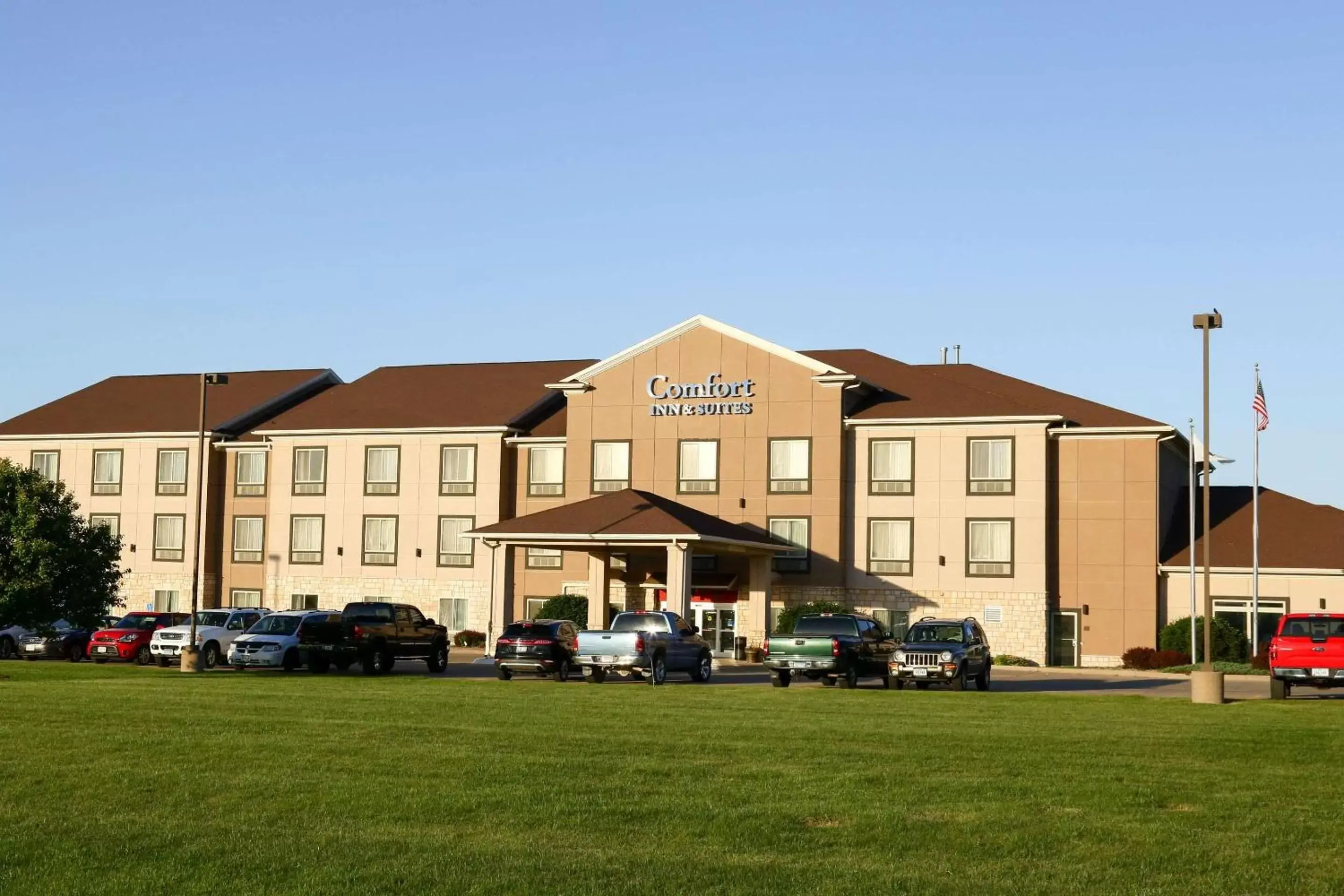 Property Building in Comfort Inn & Suites Grinnell near I-80