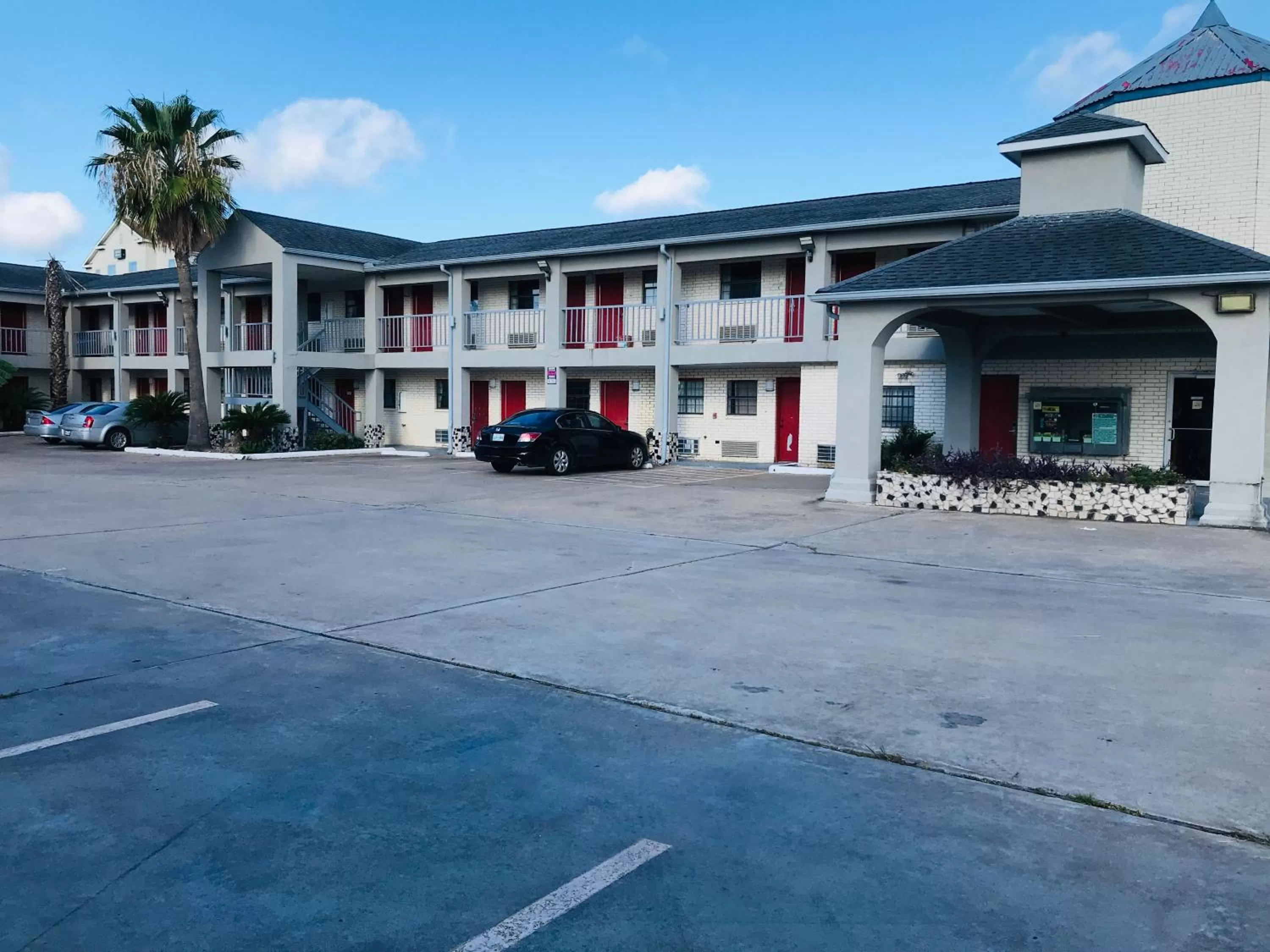 Property building in Summit Inn - Houston Medical Center - NRG Park