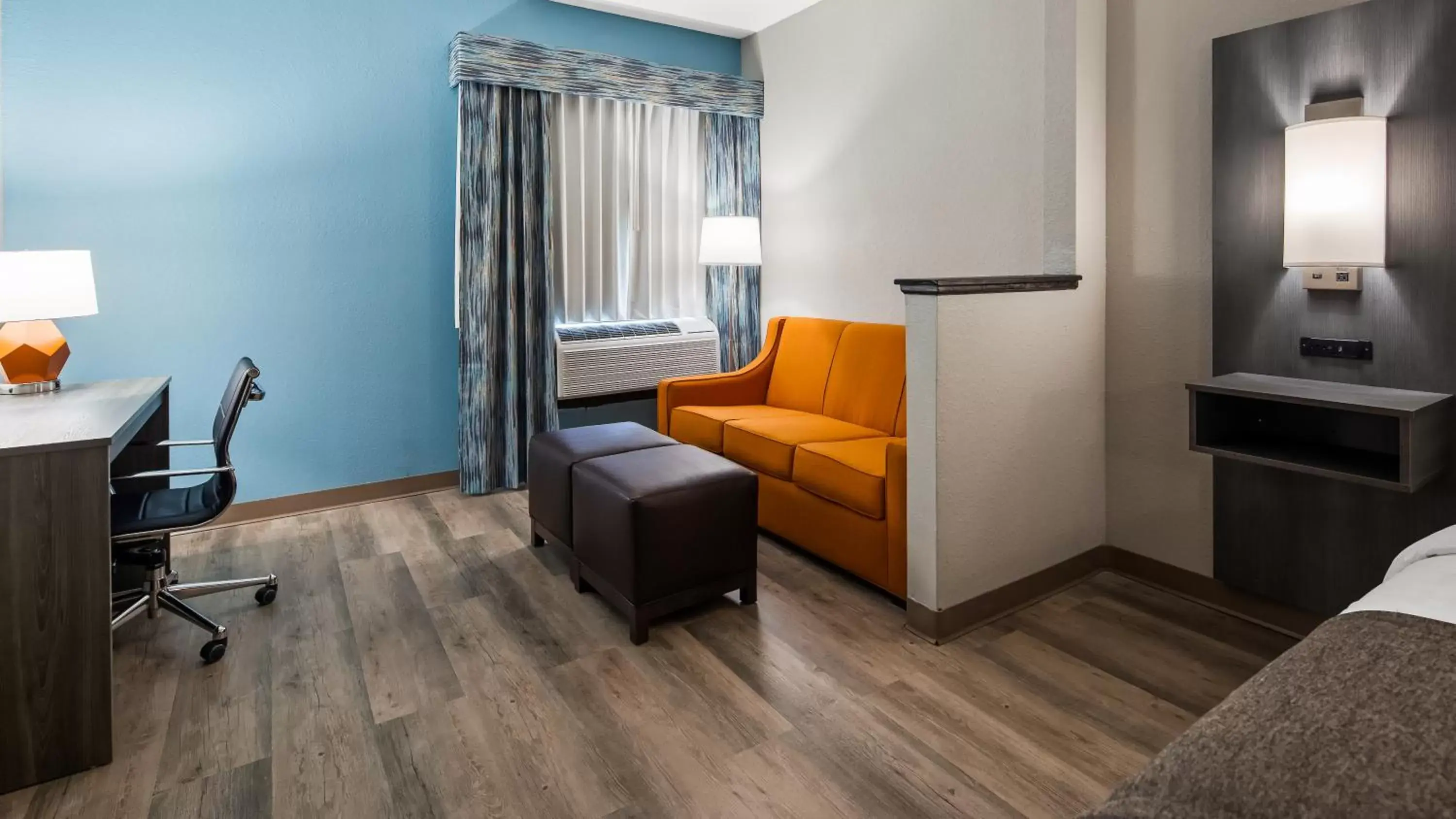 Seating Area in Best Western Shallotte / Ocean Isle Beach Hotel