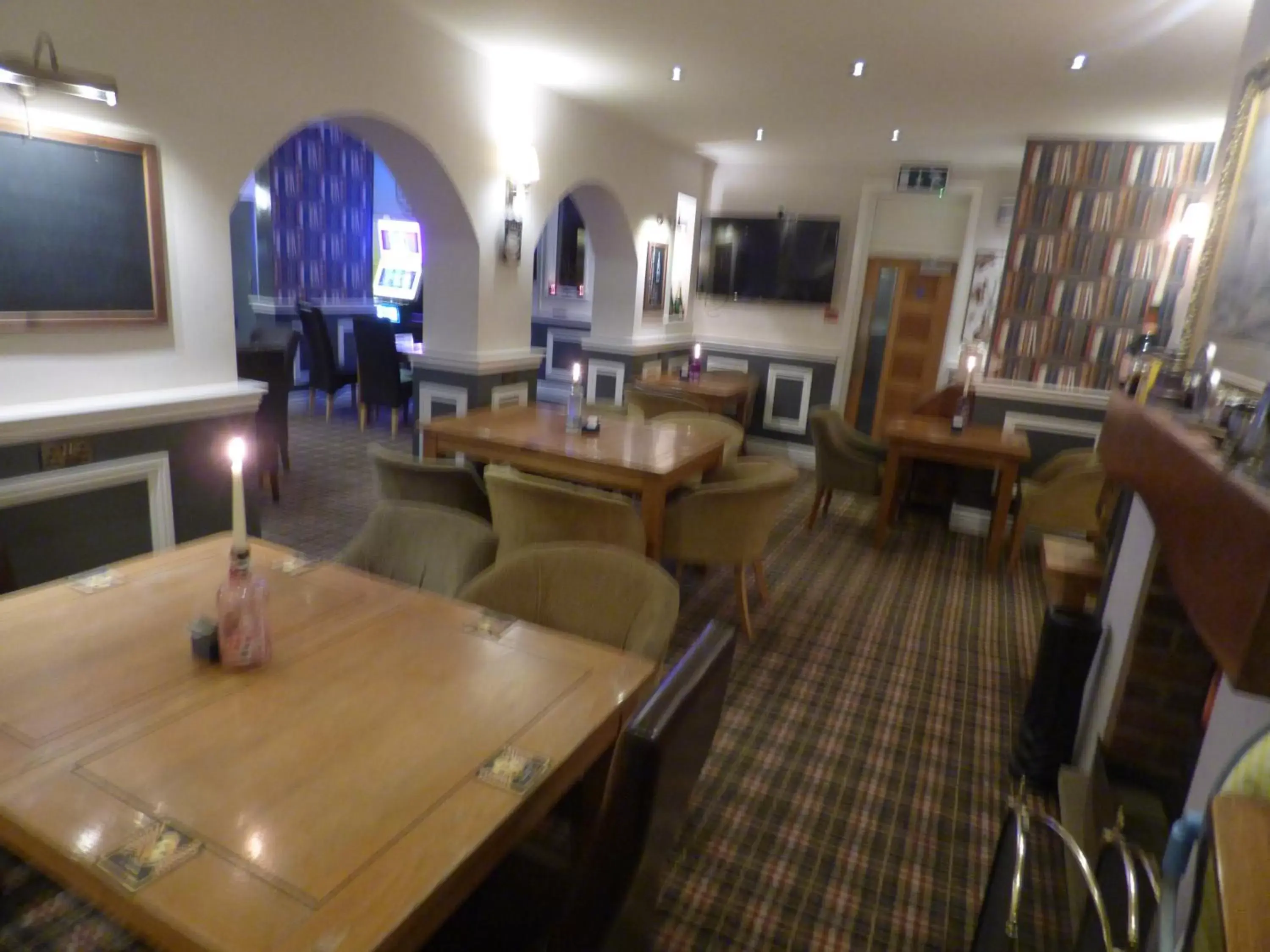 Communal lounge/ TV room, Lounge/Bar in Wheldale Hotel