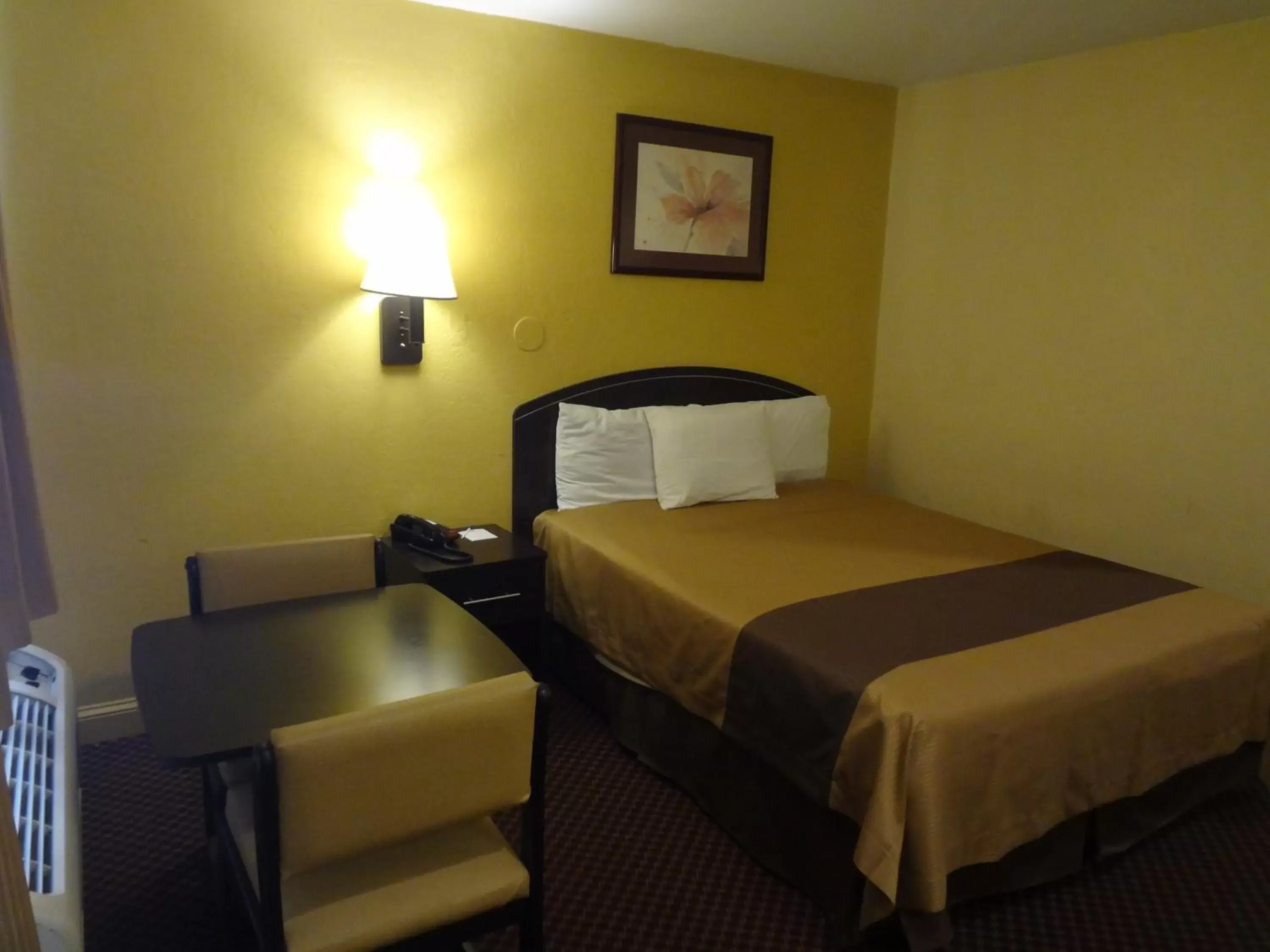 Bed in Americas Best Value Inn - Goldsboro