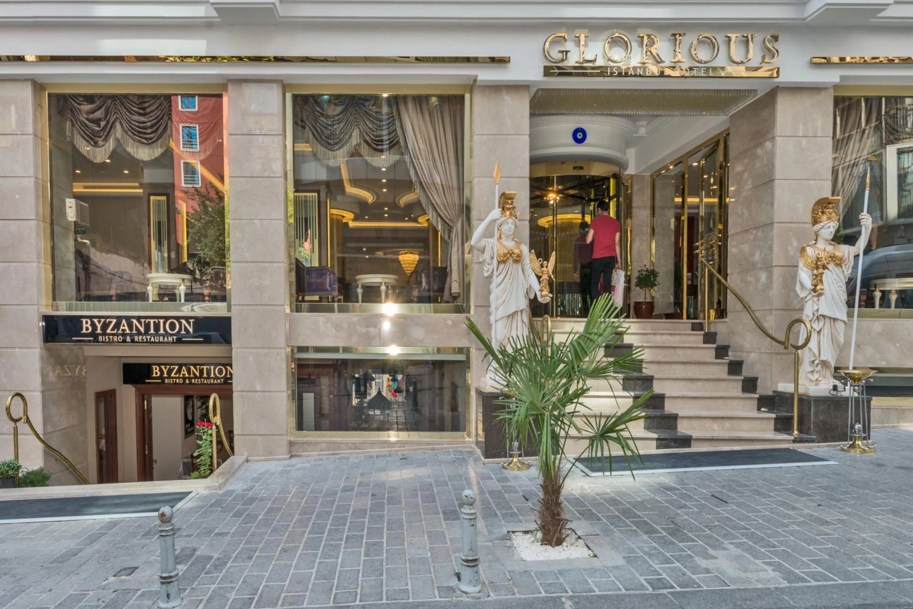 Facade/entrance in Glorious Hotel