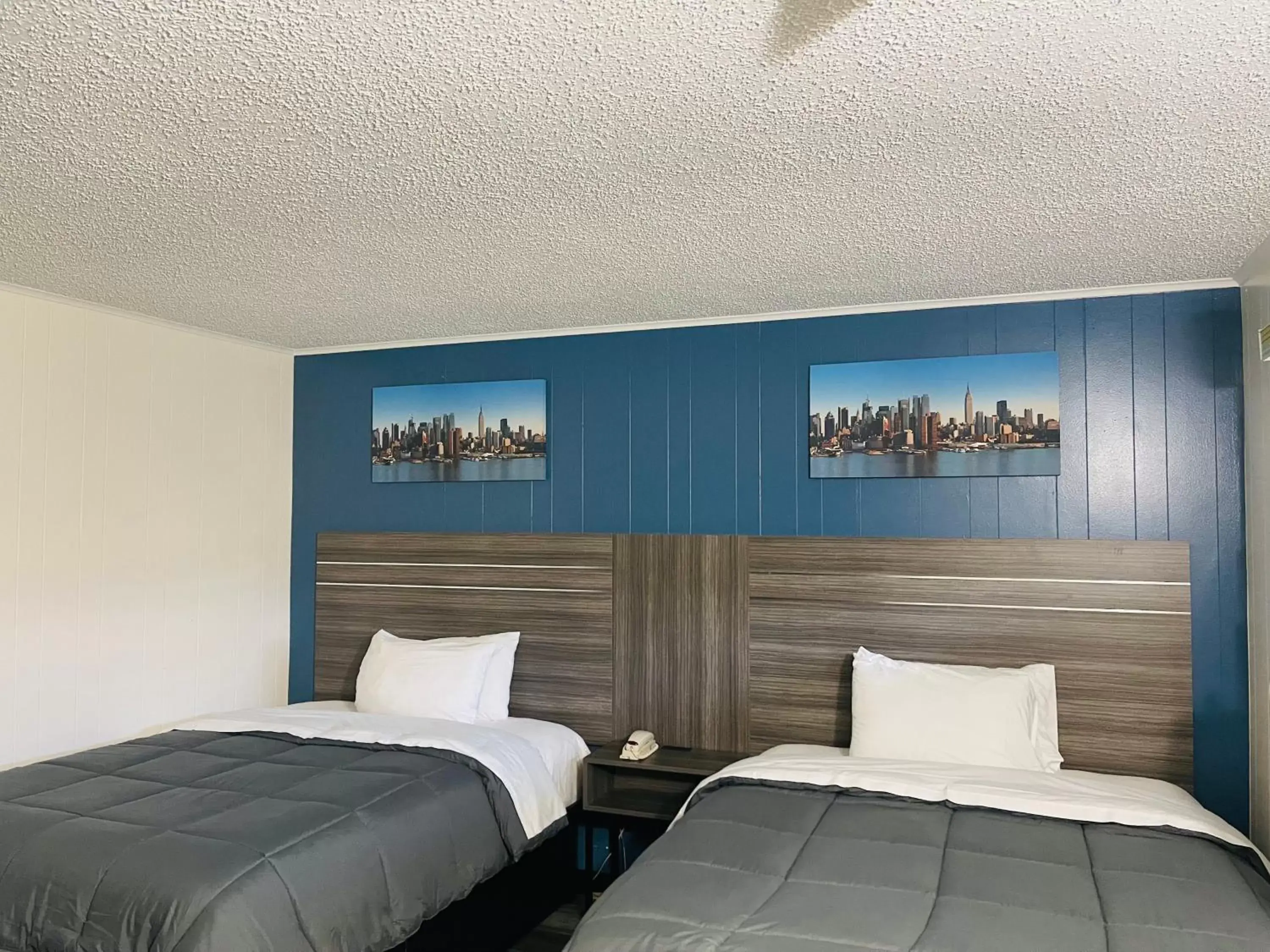 Bedroom in Crown Inn Bedroom in Crown Inn