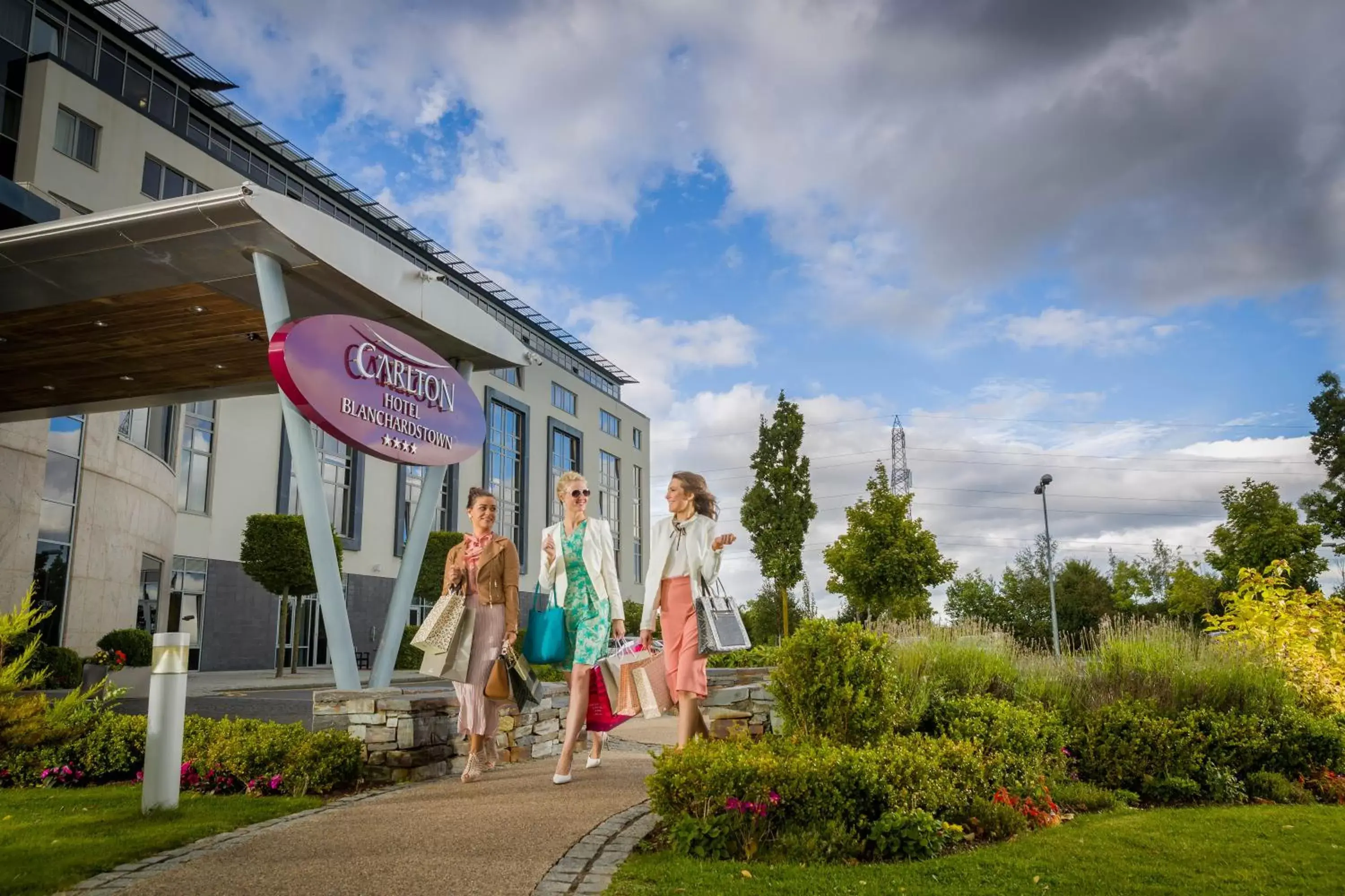 Facade/entrance, Property Building in Carlton Hotel Blanchardstown