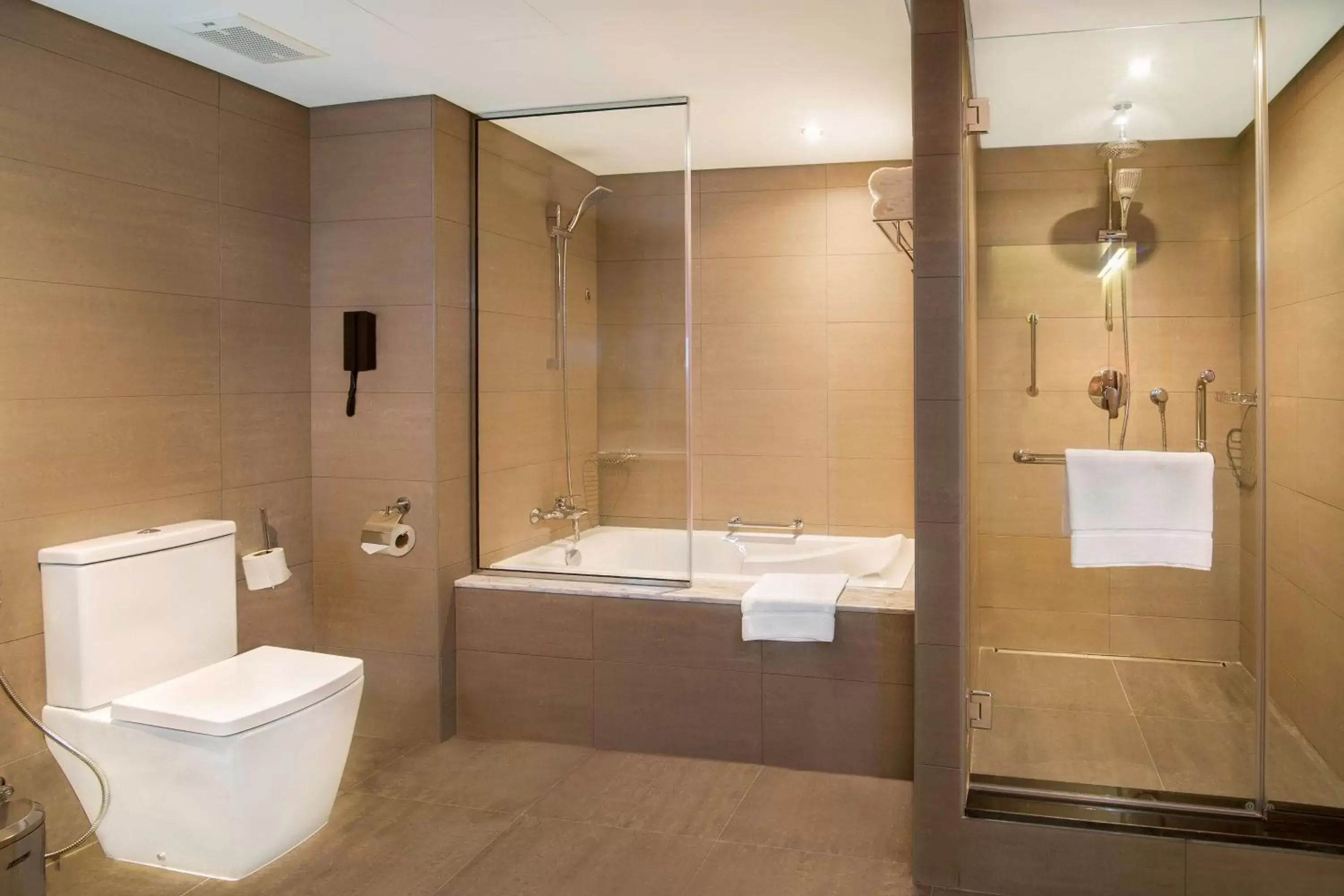 Bathroom in Le Meridien Abu Dhabi