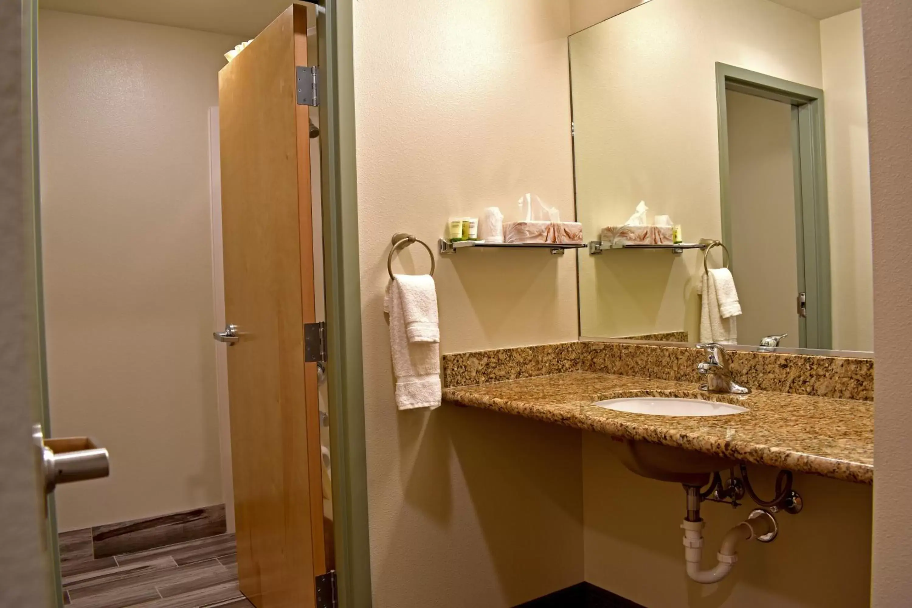 Bathroom in Bumbleberry Inn