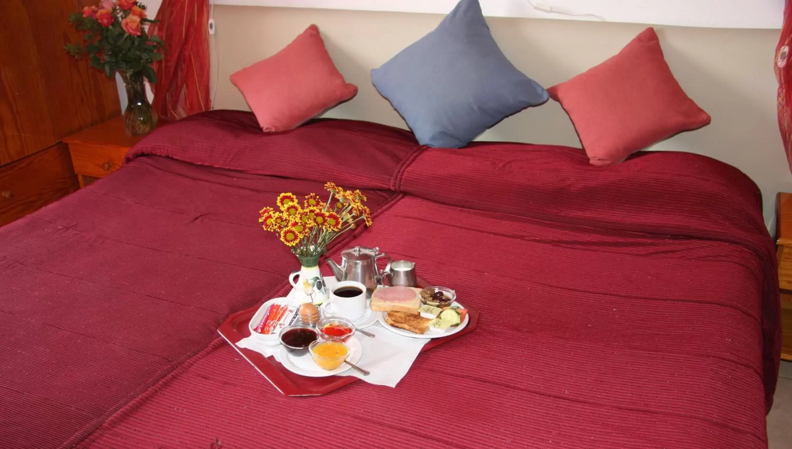 Bed in Kiniras Traditional Hotel & Restaurant