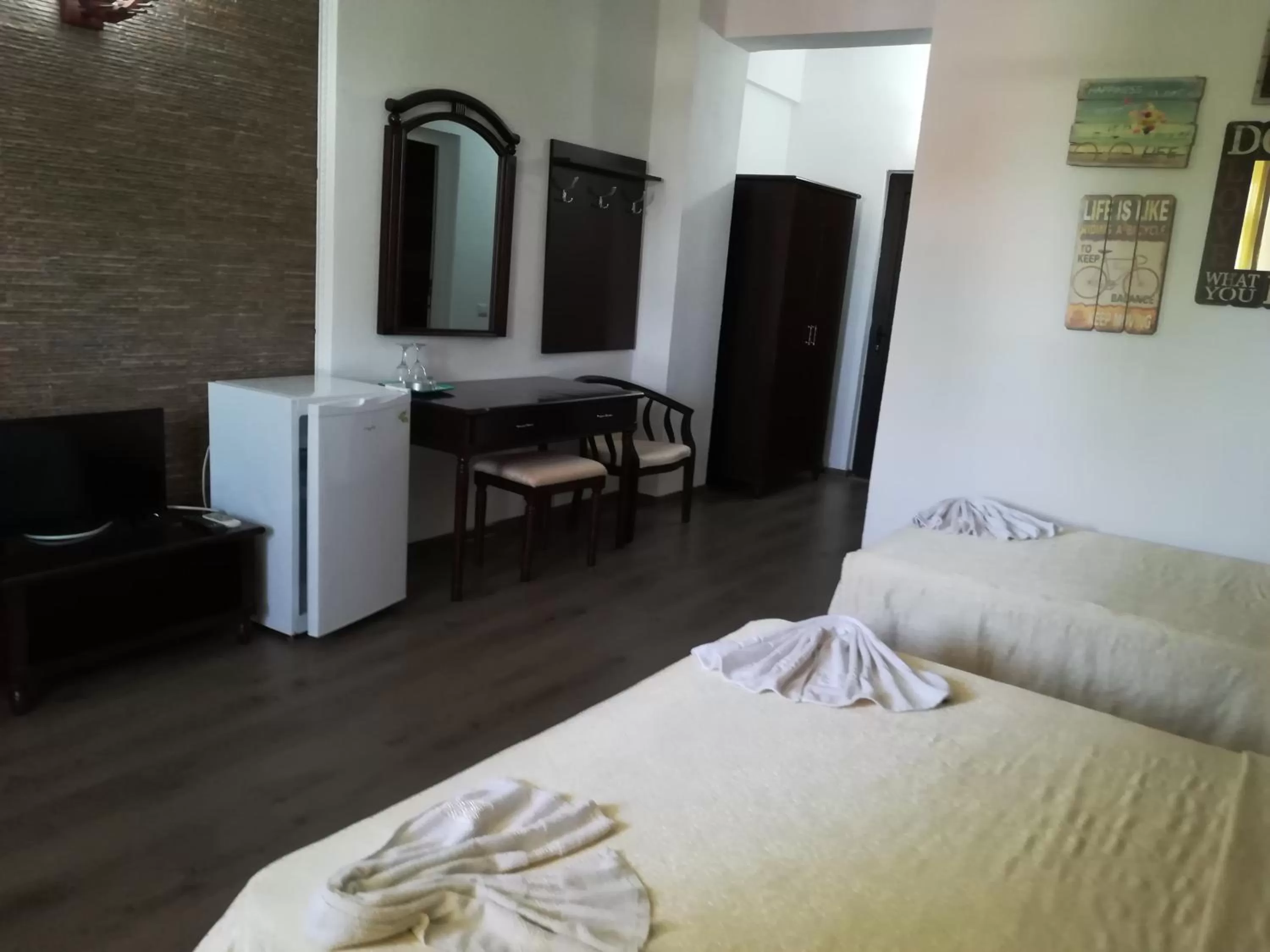 Photo of the whole room, Bed in Perla