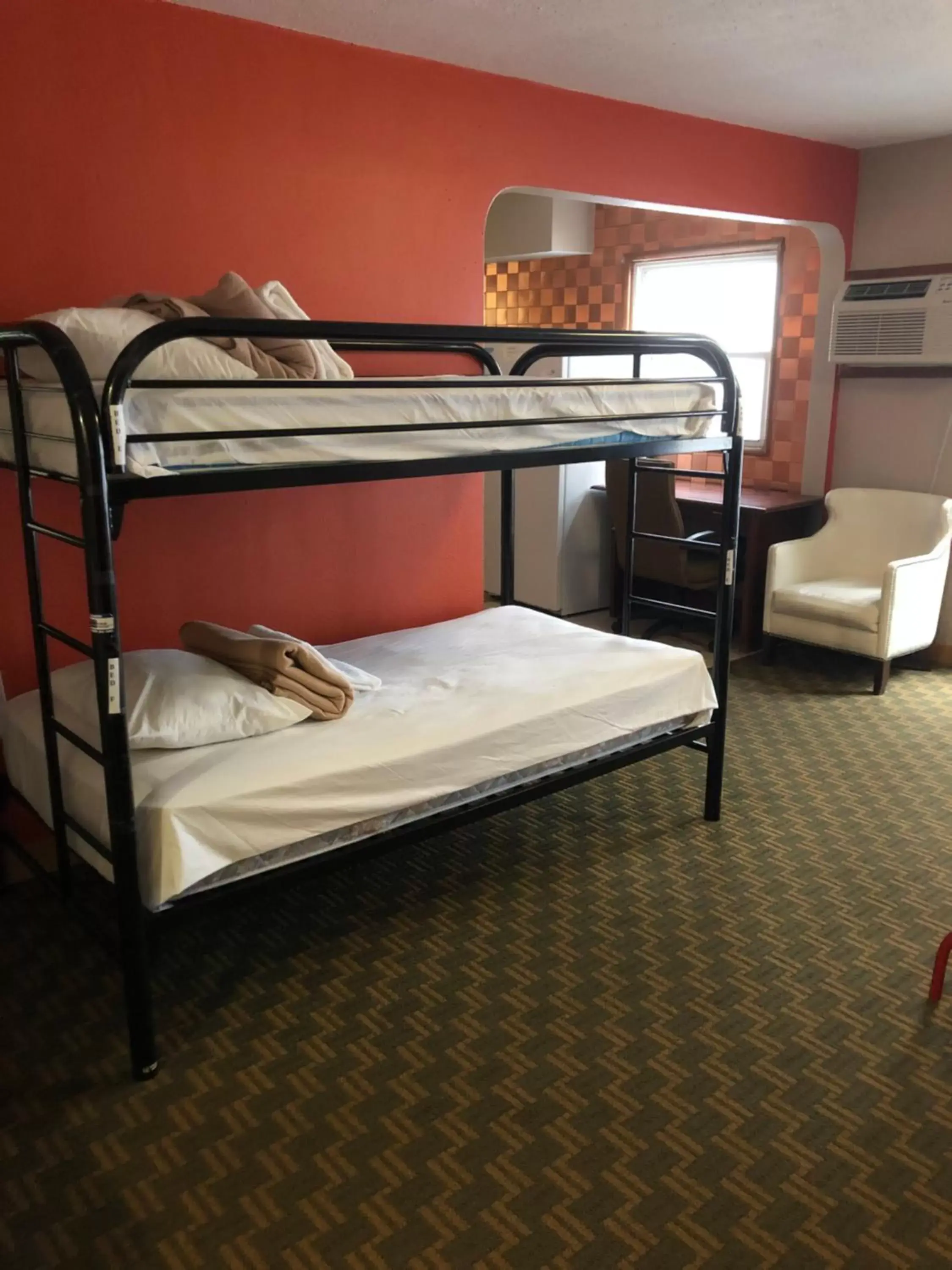 Bunk Bed in Downtown Value Inn