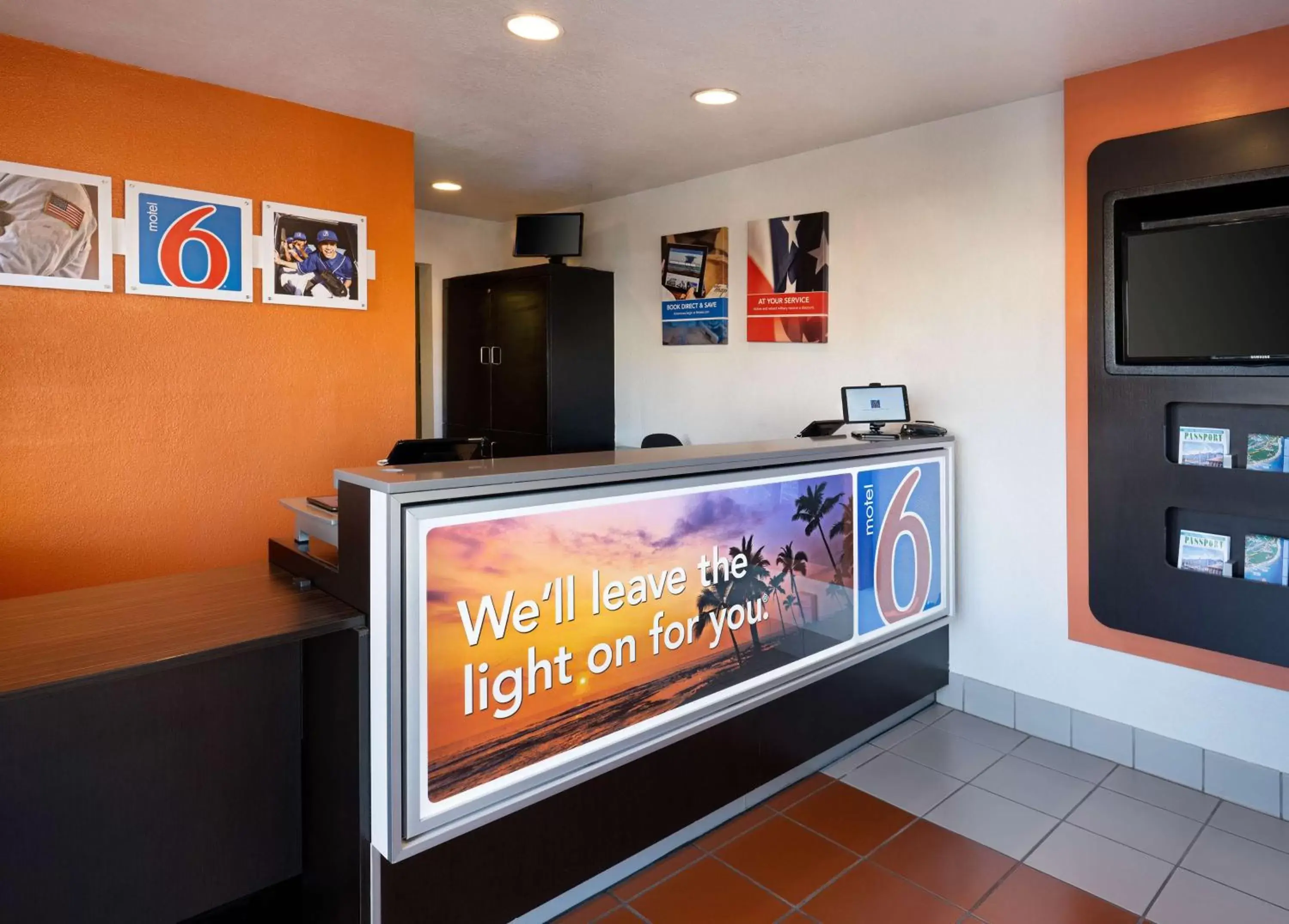 Lobby or reception, Lobby/Reception in Motel 6-Goleta, CA - Santa Barbara