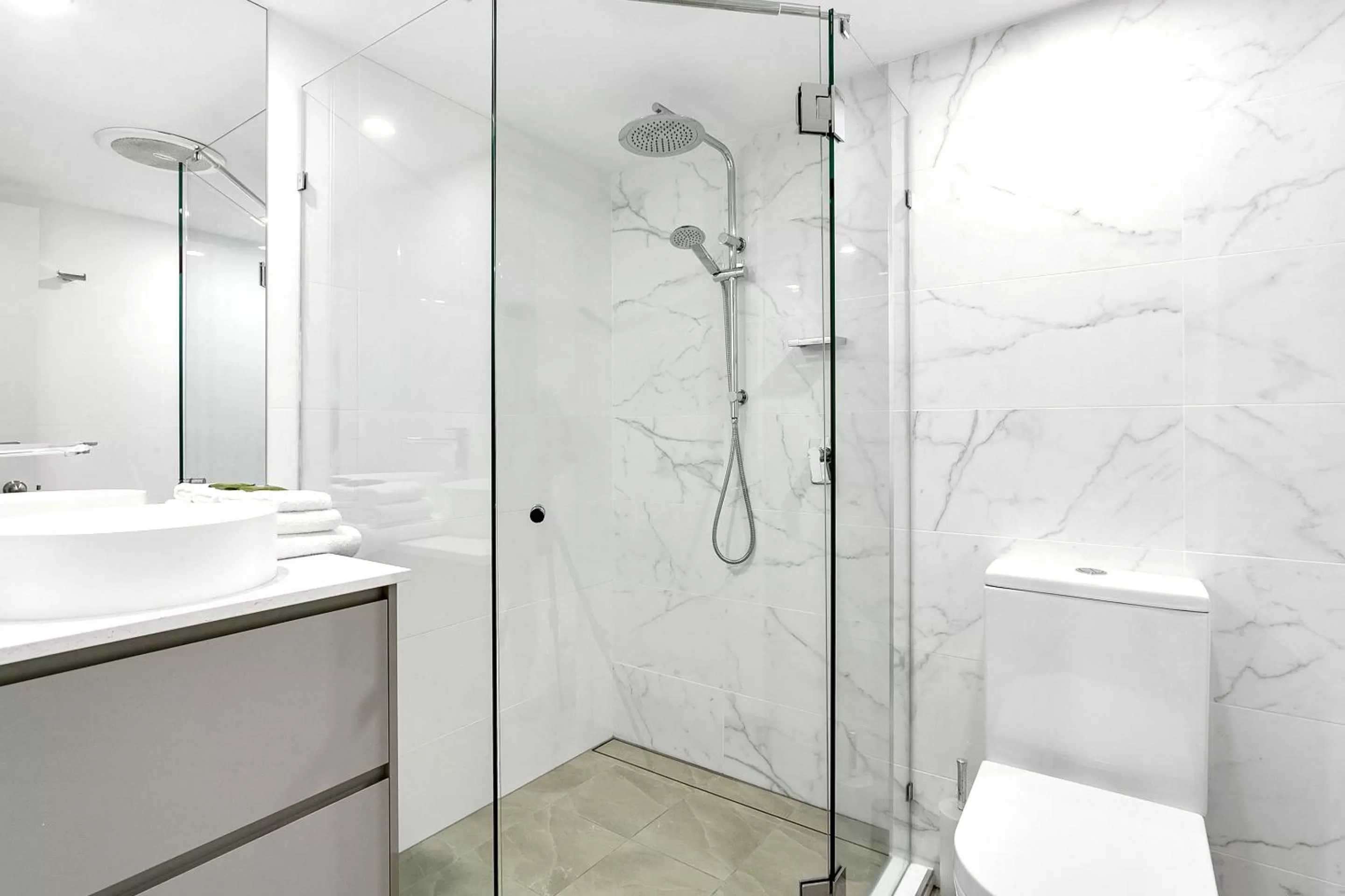 Shower in Driftwood Mantaray - Official Onsite Reception and Check In