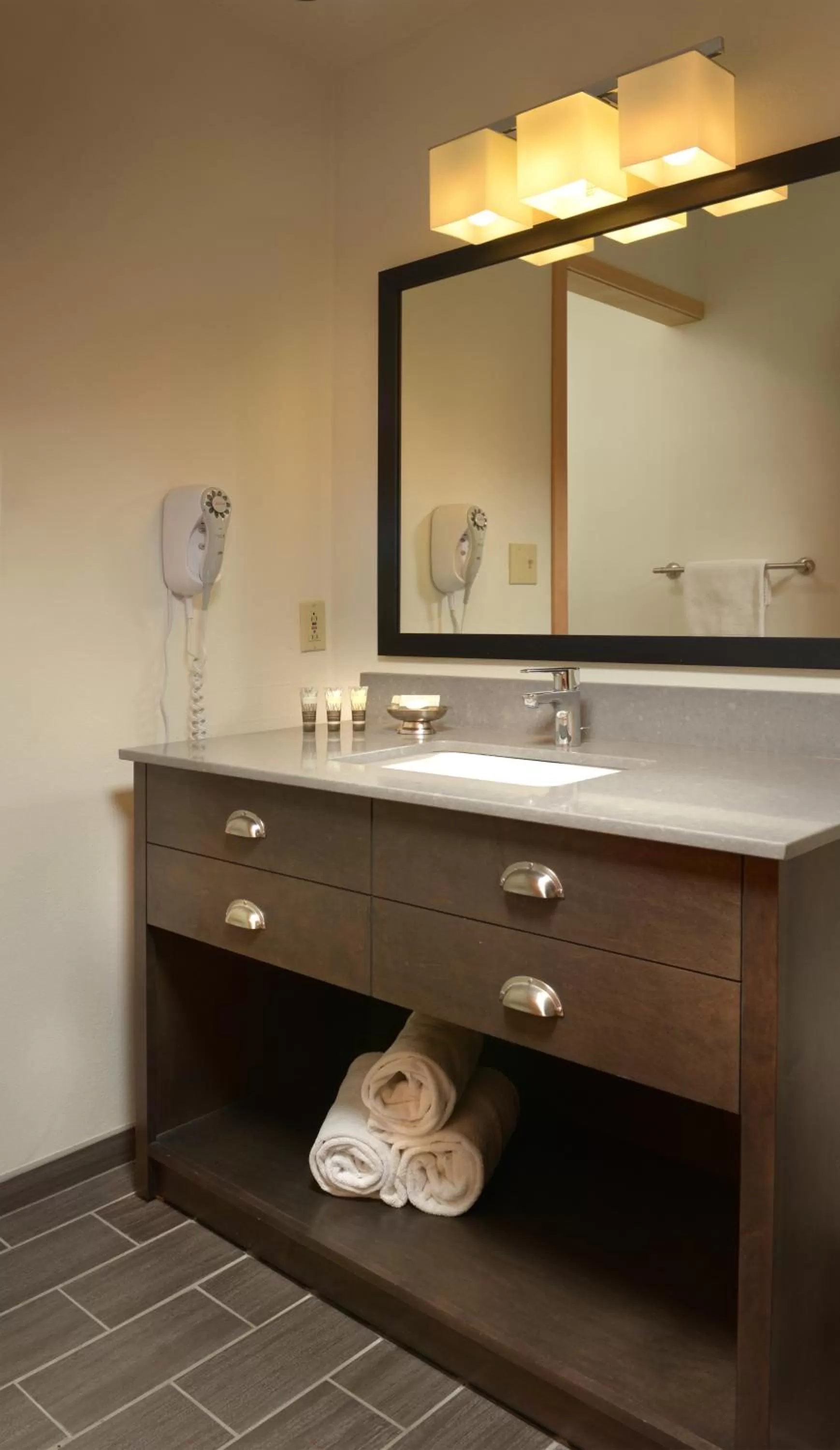Bathroom in Lake Quinault Lodge