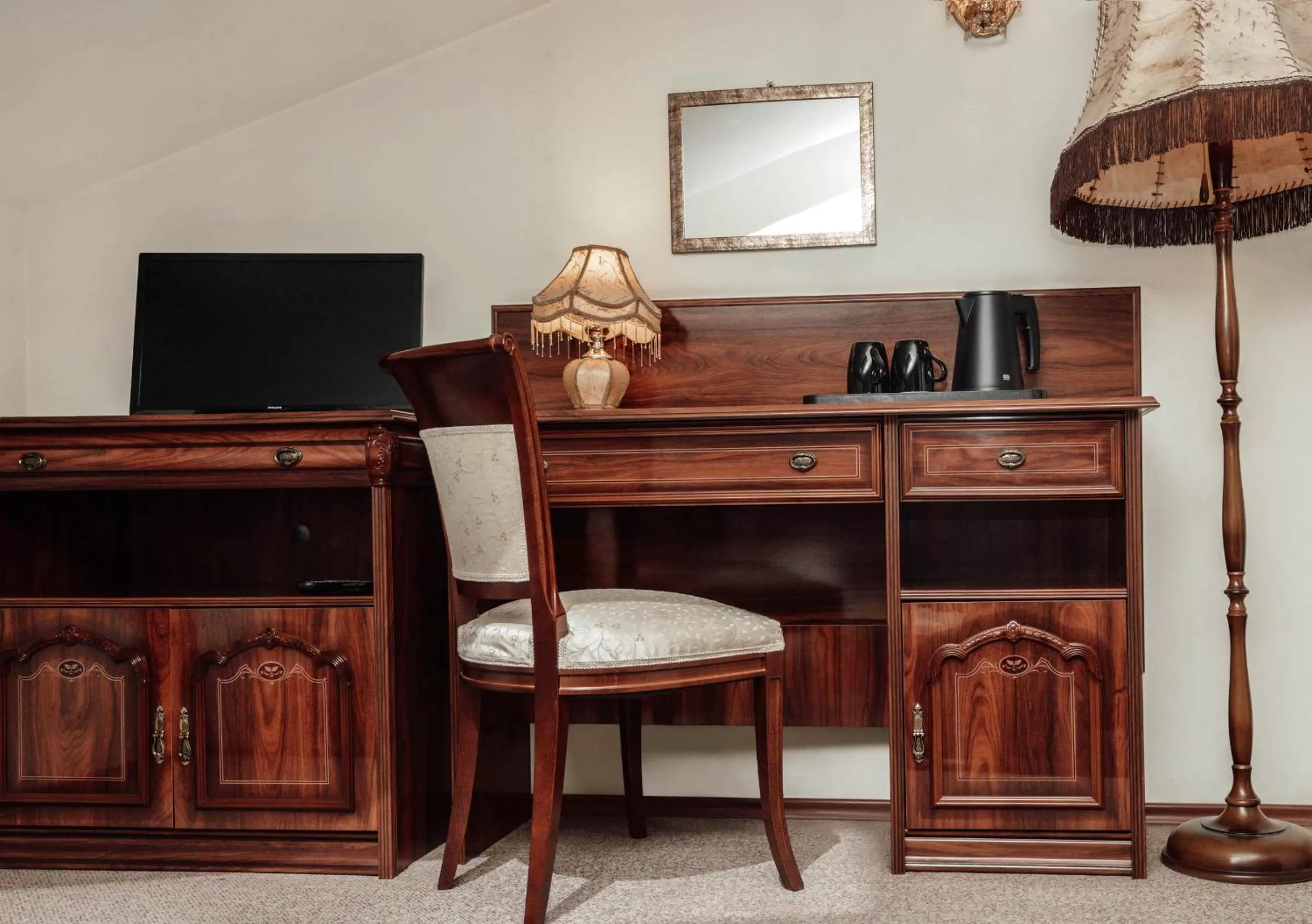 TV and multimedia, TV/Entertainment Center in Old Time Hotel