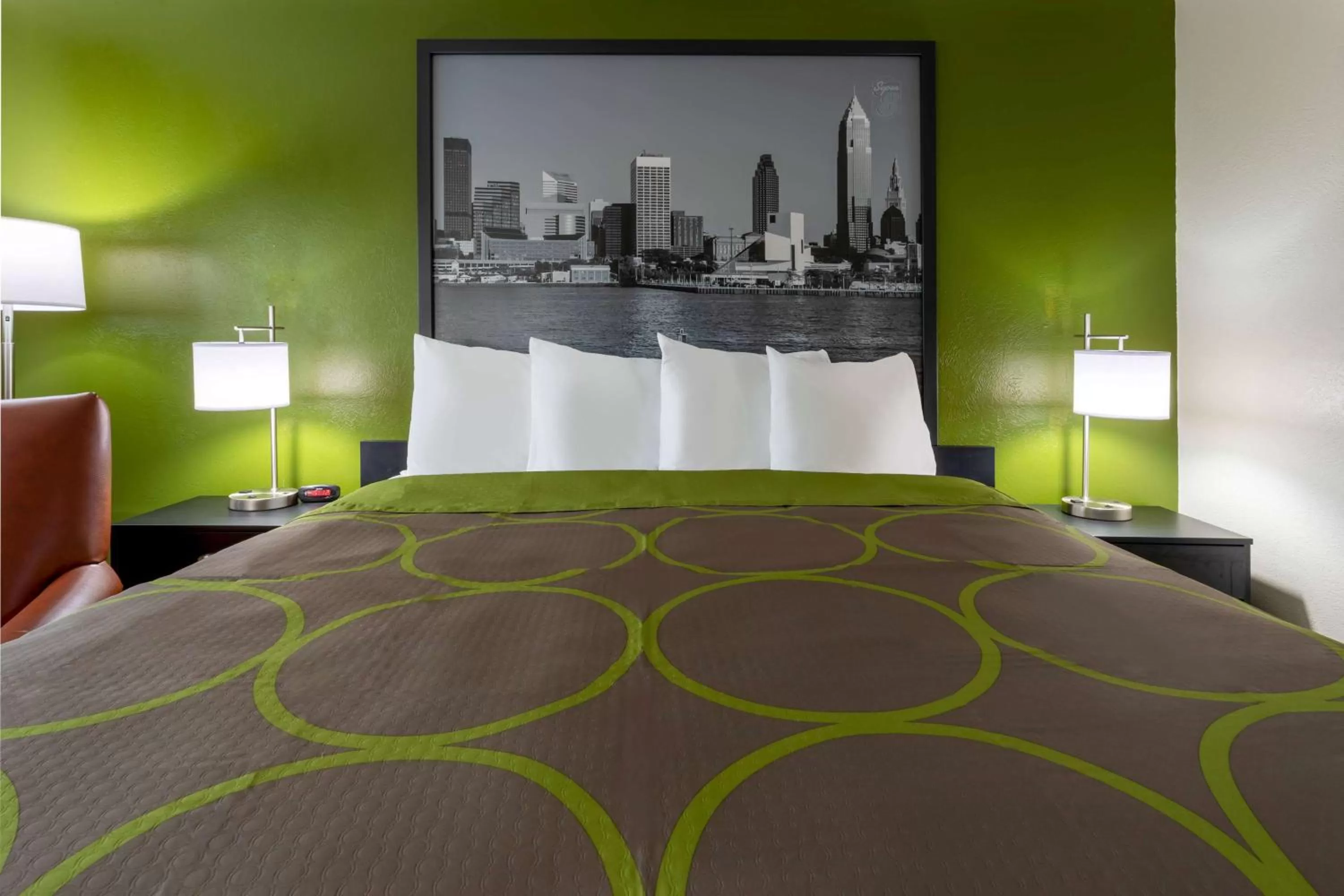 Photo of the whole room, Bed in Super 8 by Wyndham Wooster