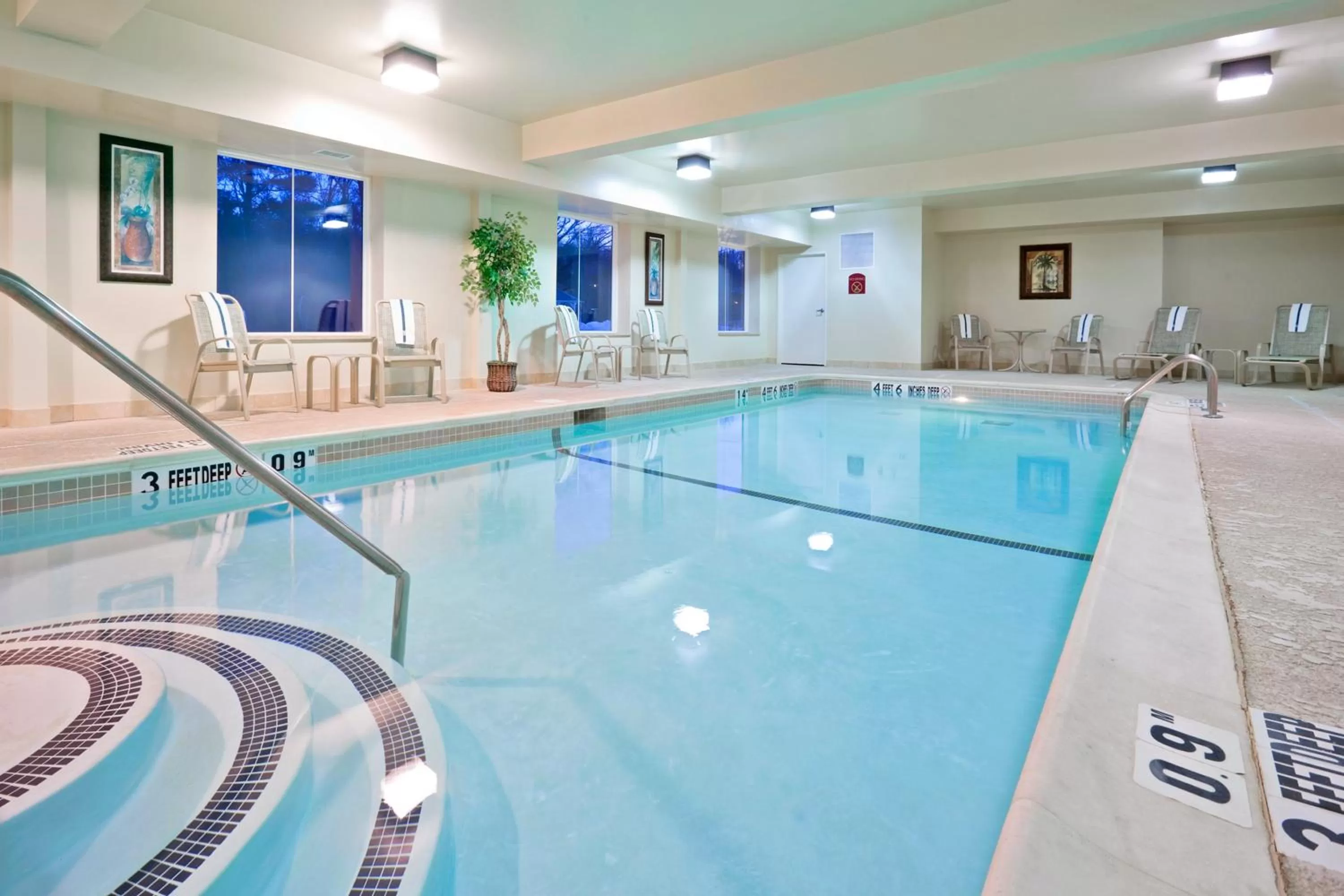 Swimming pool in Holiday Inn Express Hotel & Suites Clifton Park by IHG