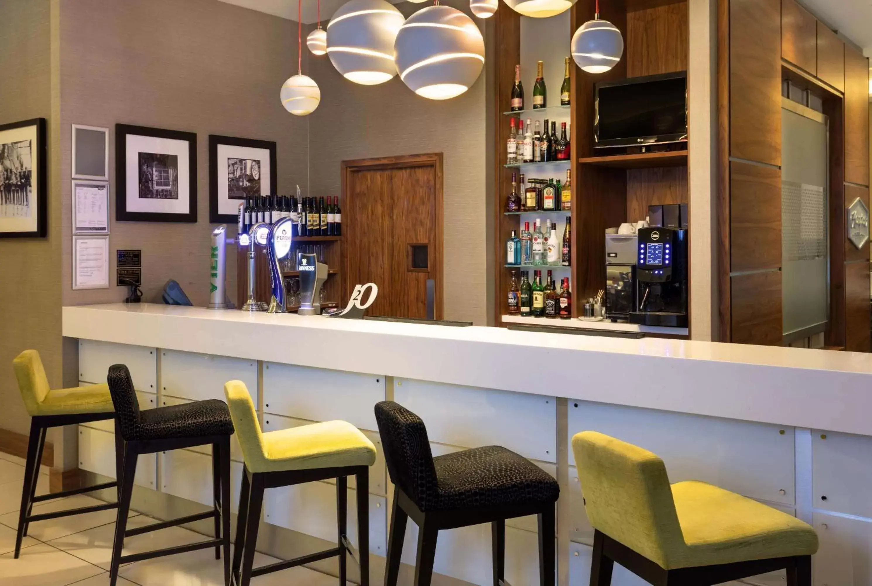 Lounge or bar, Lounge/Bar in Hampton by Hilton London Croydon