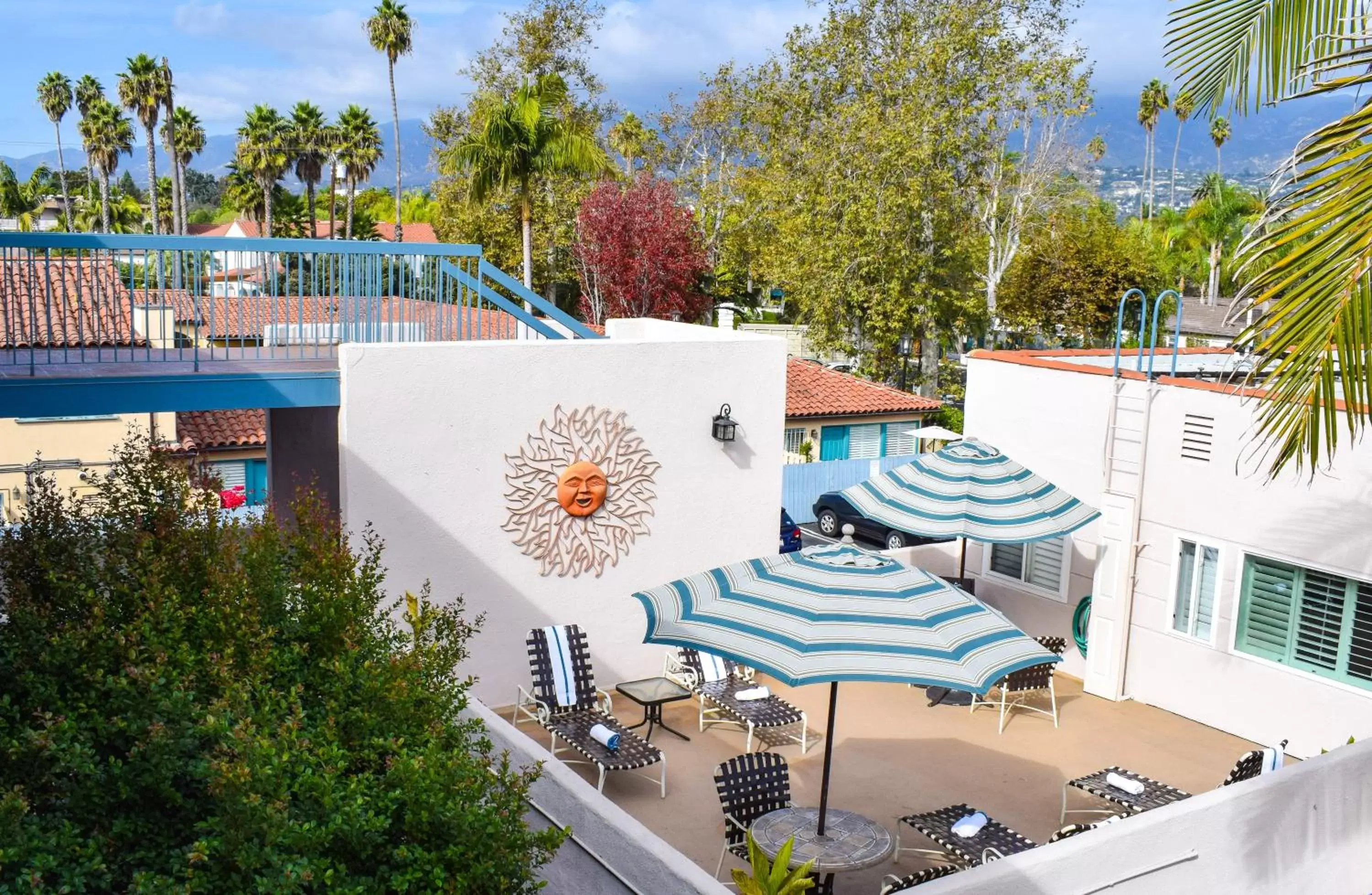 Balcony/Terrace, Pool View in Beachside Inn