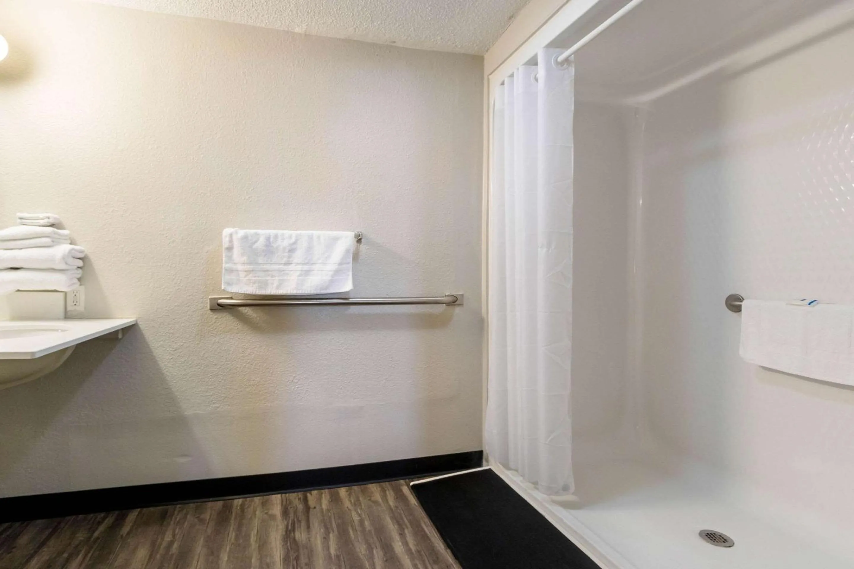 Bathroom in Rodeway Inn Near Hall of Fame