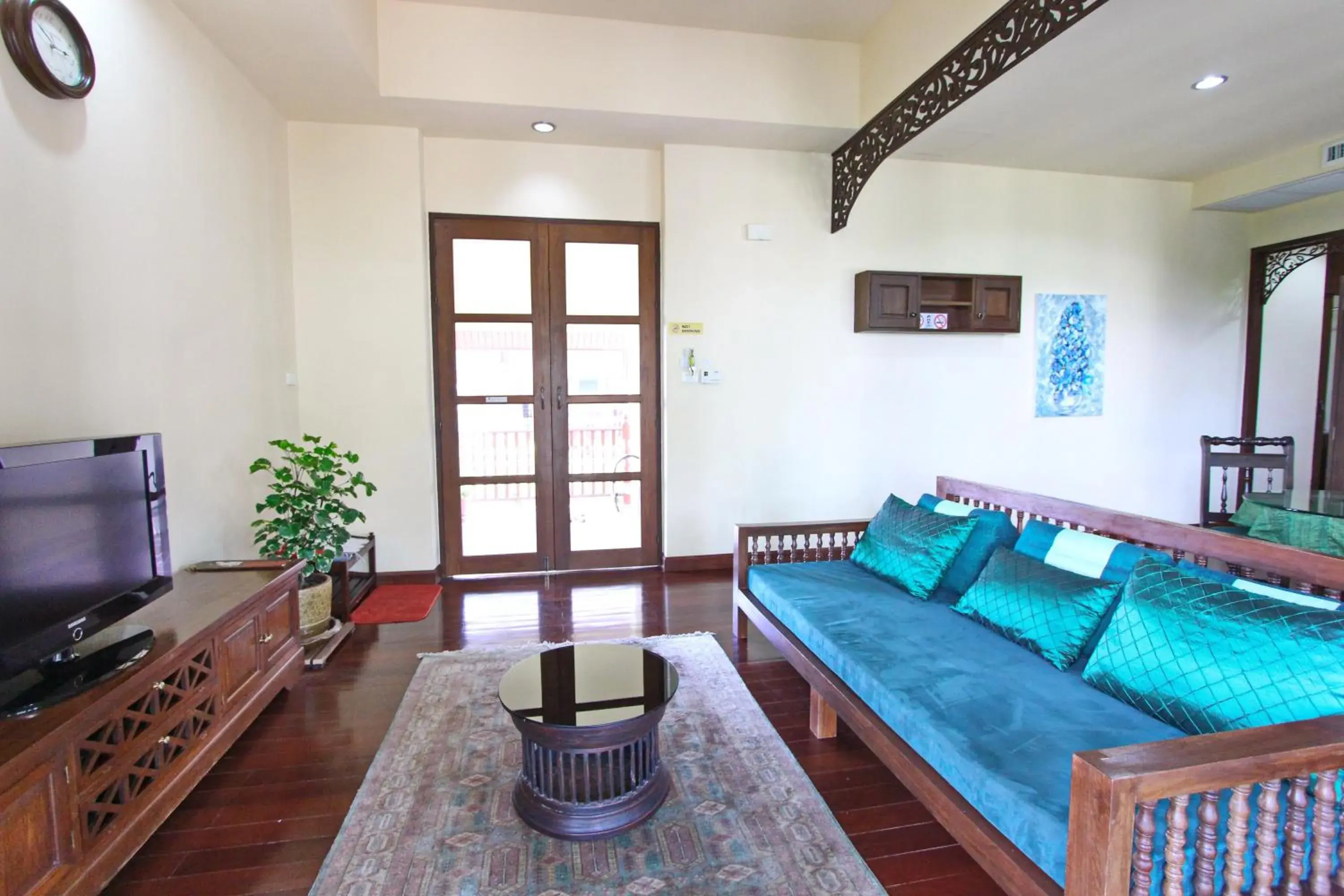 Communal lounge/ TV room, Seating Area in Shewe Wana Suite Resort