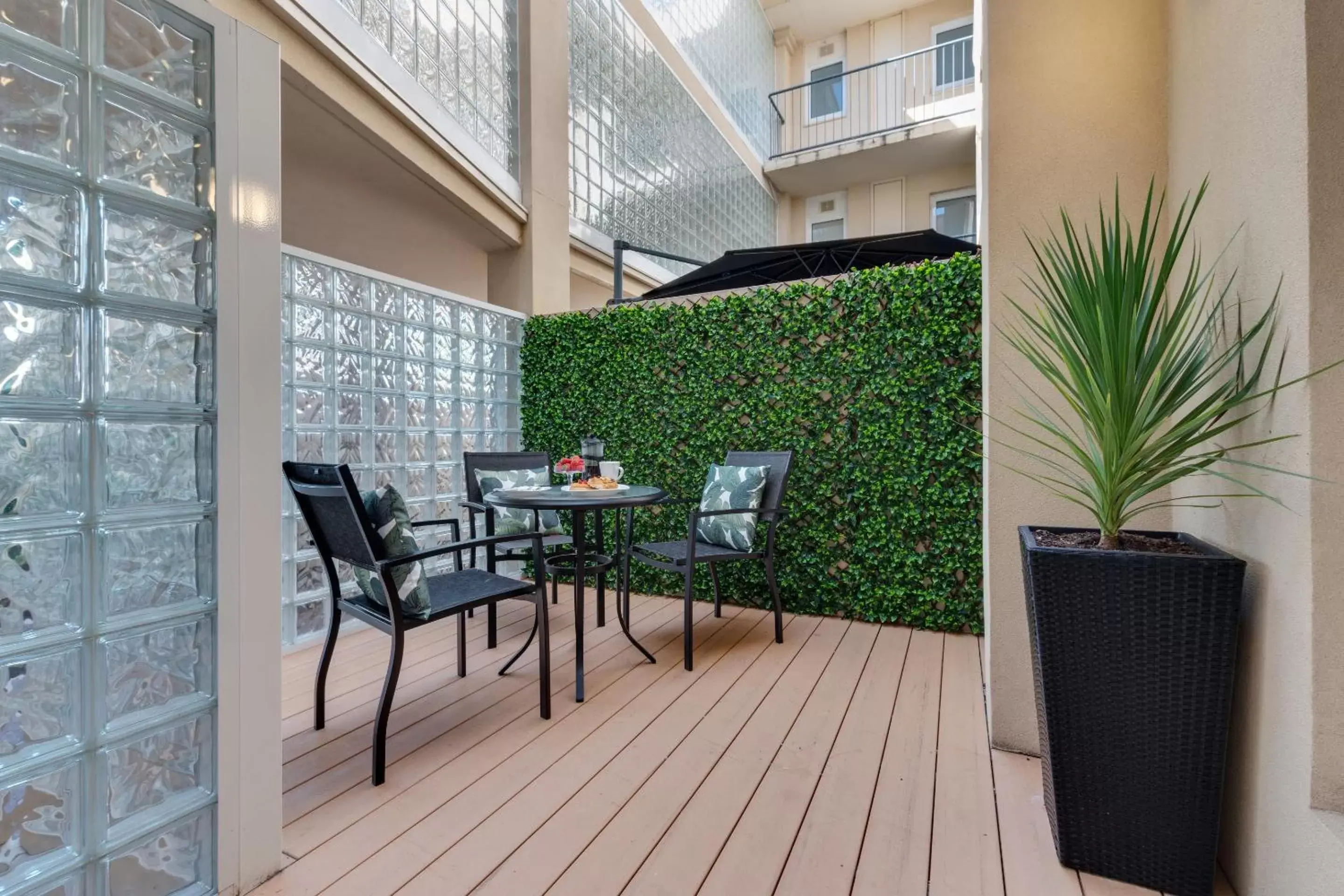 Classic One-Bedroom Triple Bed Suite in The Peninsula Riverside Serviced Apartments Classic One-Bedroom Triple Bed Suite in The Peninsula Riverside Serviced Apartments