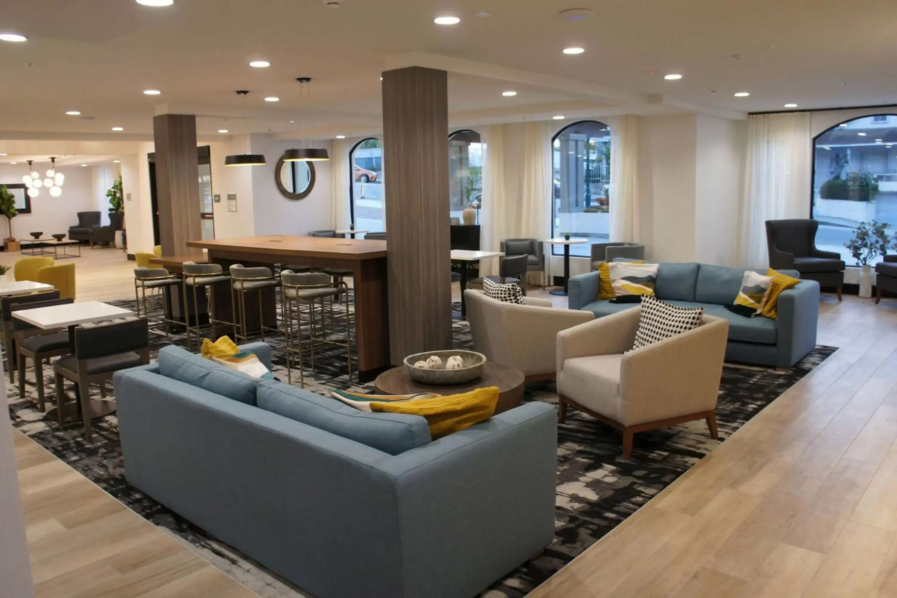 Lobby or reception in La Quinta Inn & Suites by Wyndham Santa Cruz