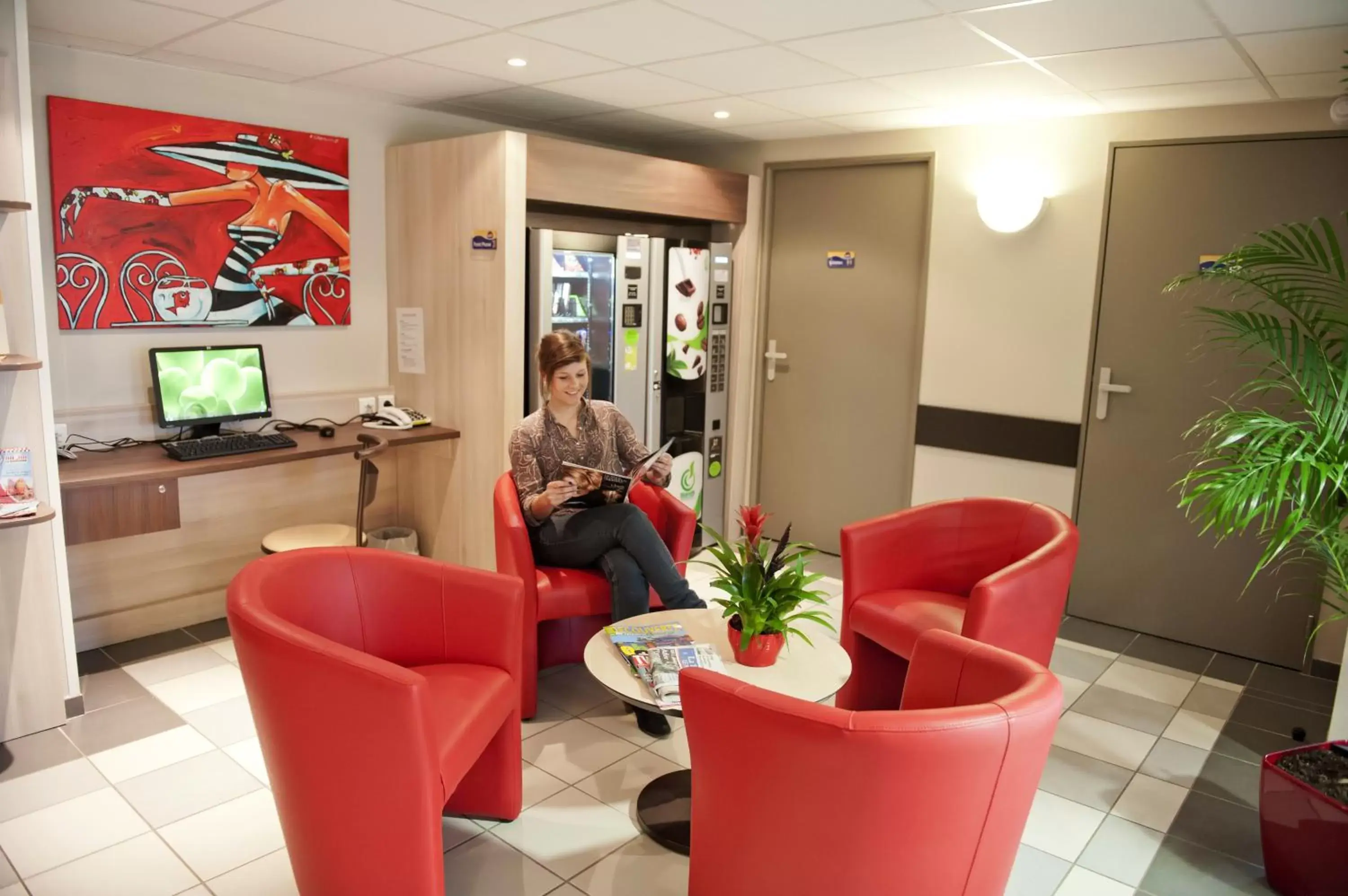 Seating area, Lobby/Reception in Ace Hotel Roanne