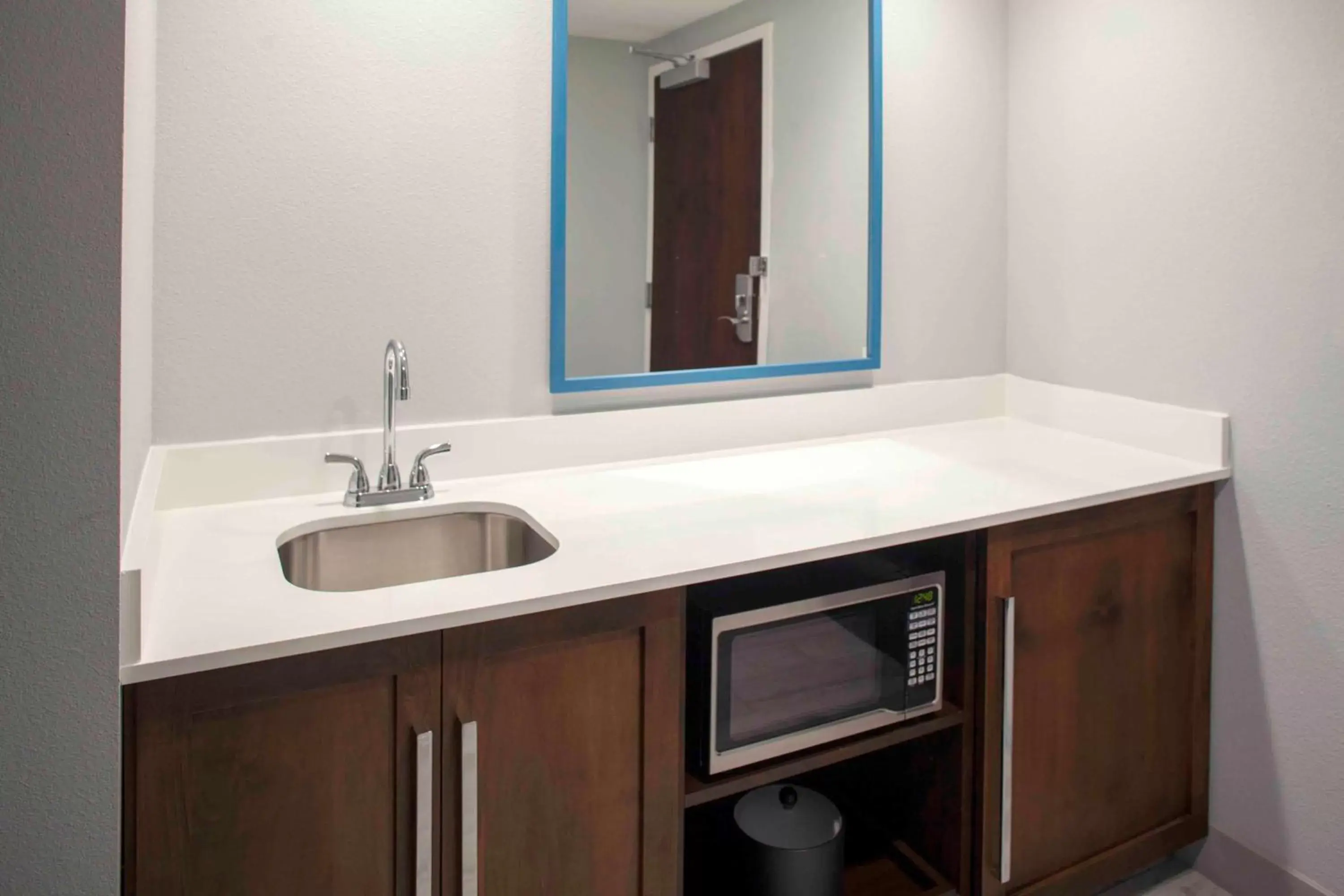 Bedroom, Bathroom in Hampton Inn Suites Flagstaff East