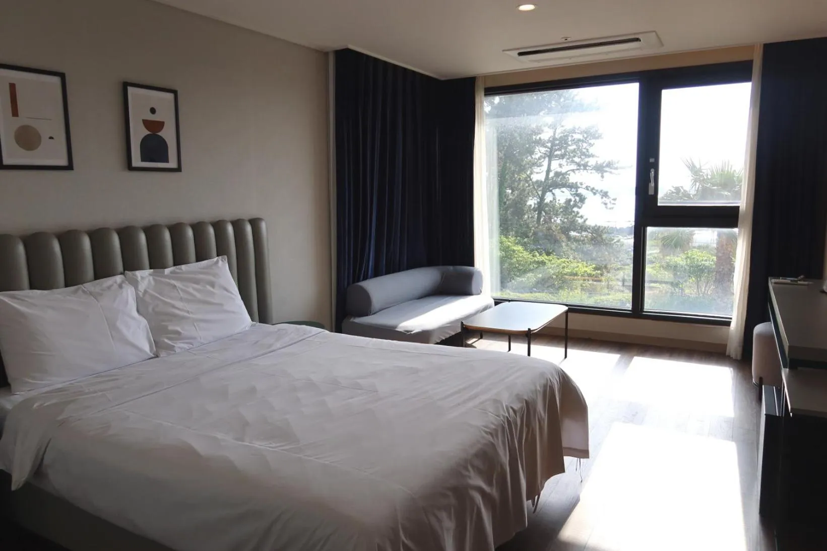 Decorative detail, Bed in Hotel Seogwipean