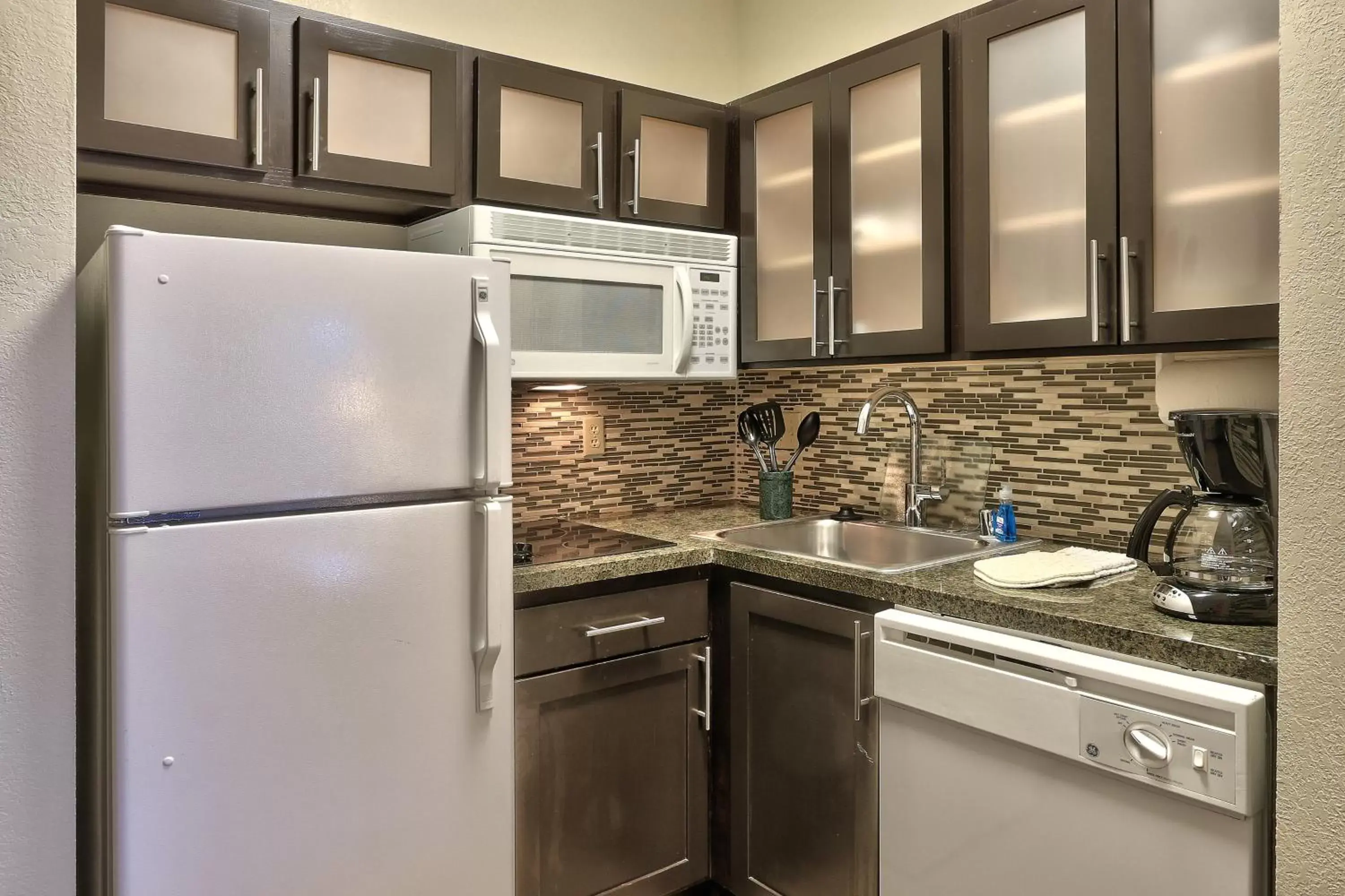 Photo of the whole room, Kitchen/Kitchenette in Staybridge Suites Albuquerque North, an IHG Hotel