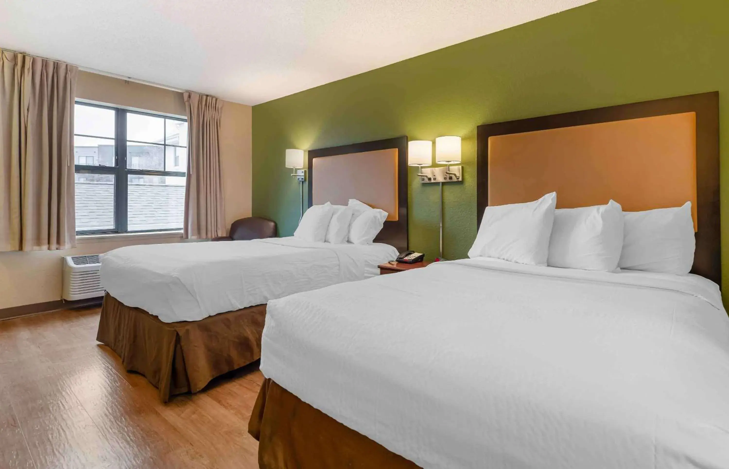 Bedroom, Bed in Extended Stay America Suites - Minneapolis - Airport - Eagan - South