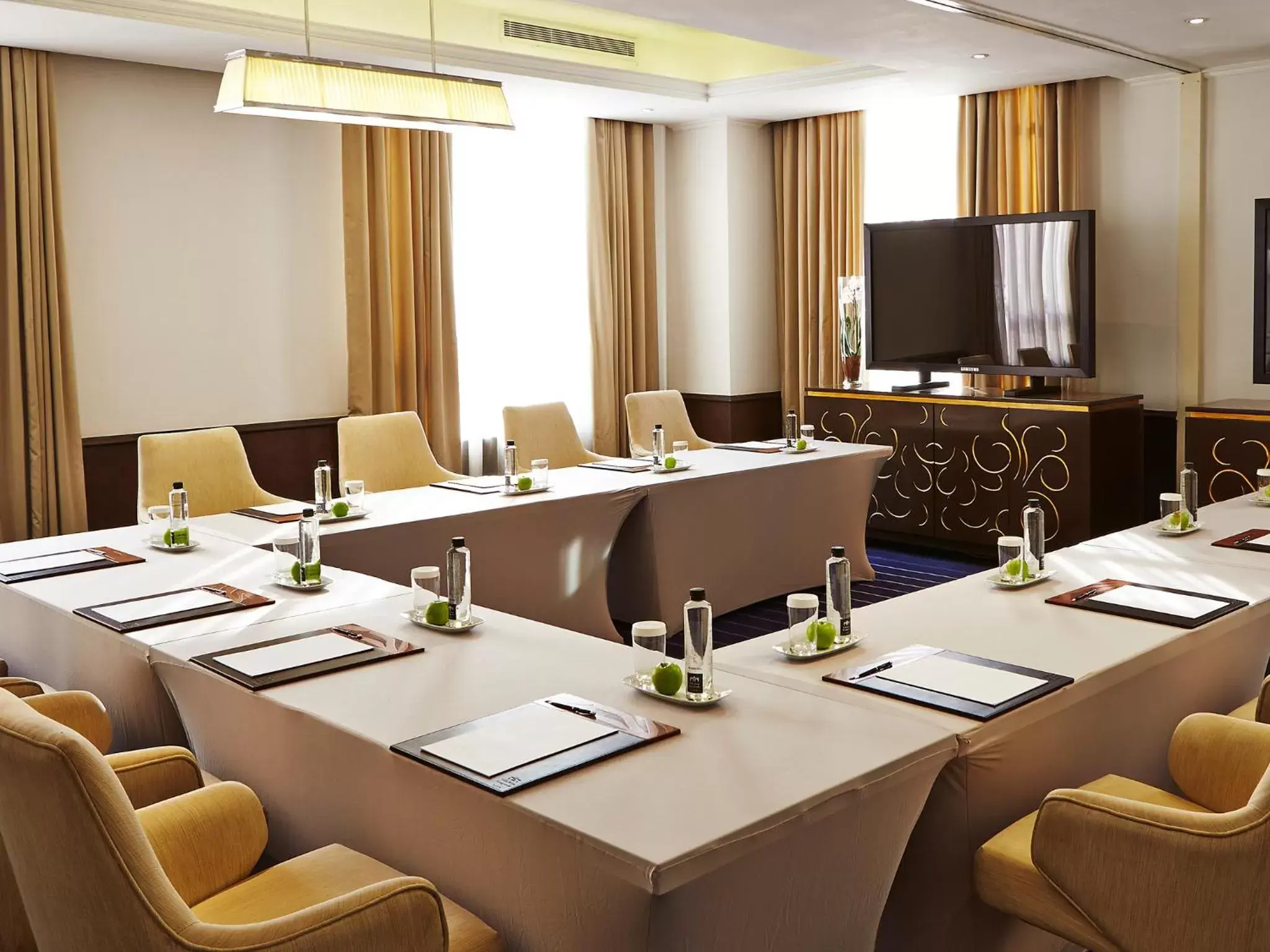 Meeting/conference room in Villa Rosa Kempinski