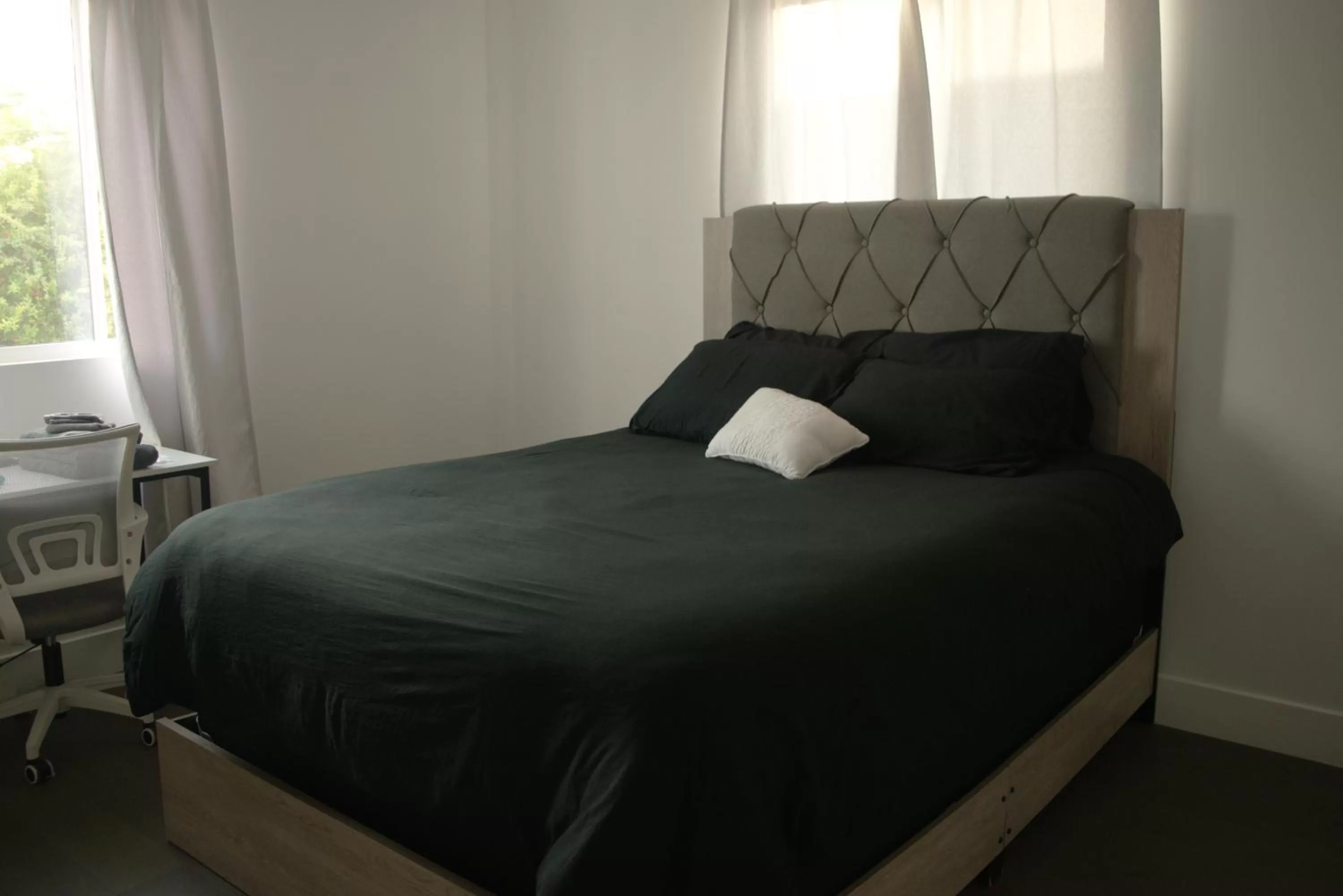 Bedroom, Bed in R&R Suites