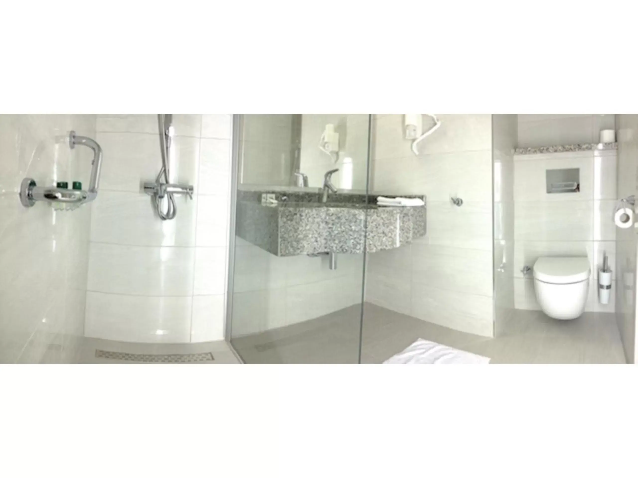 Bathroom in Denizkizi Hotel