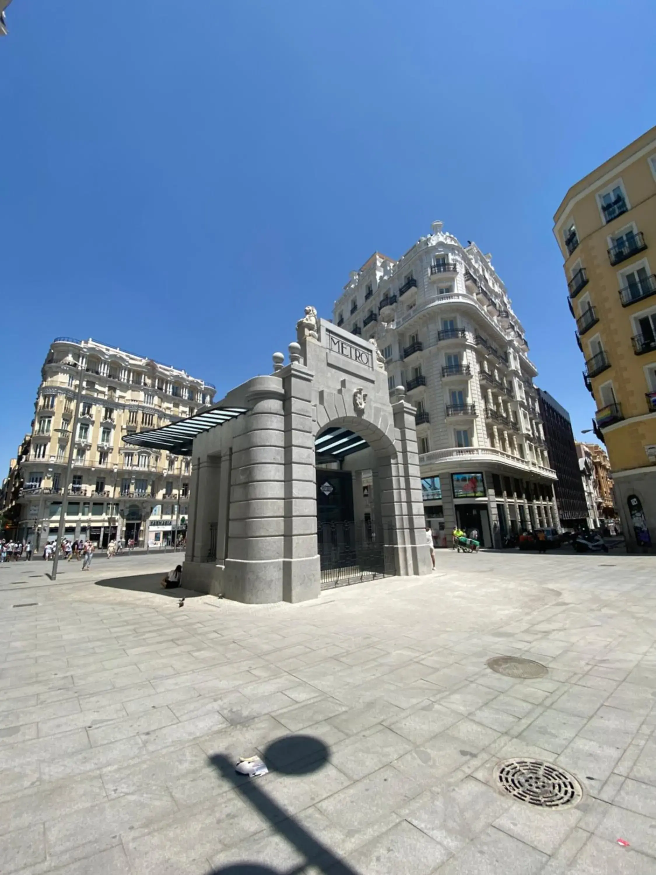 Property building in Hostal MH Fuencarral Property building in Hostal MH Fuencarral